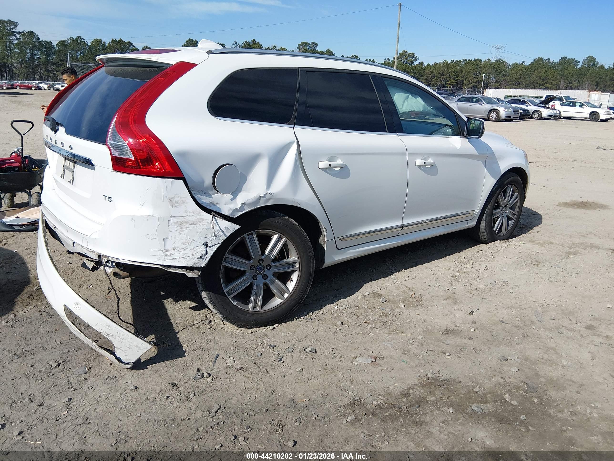 VOLVO XC60 image 4