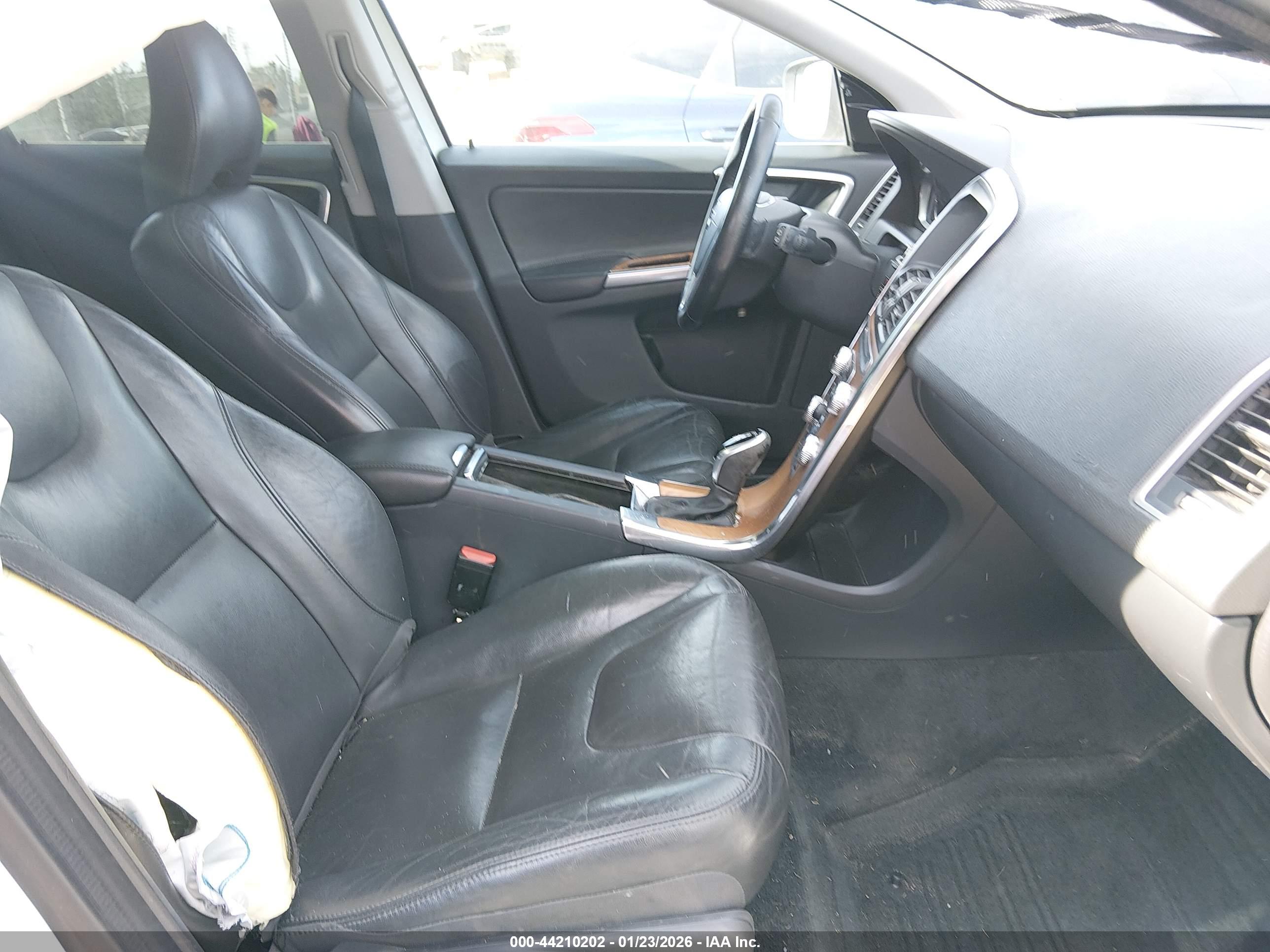 VOLVO XC60 image 5