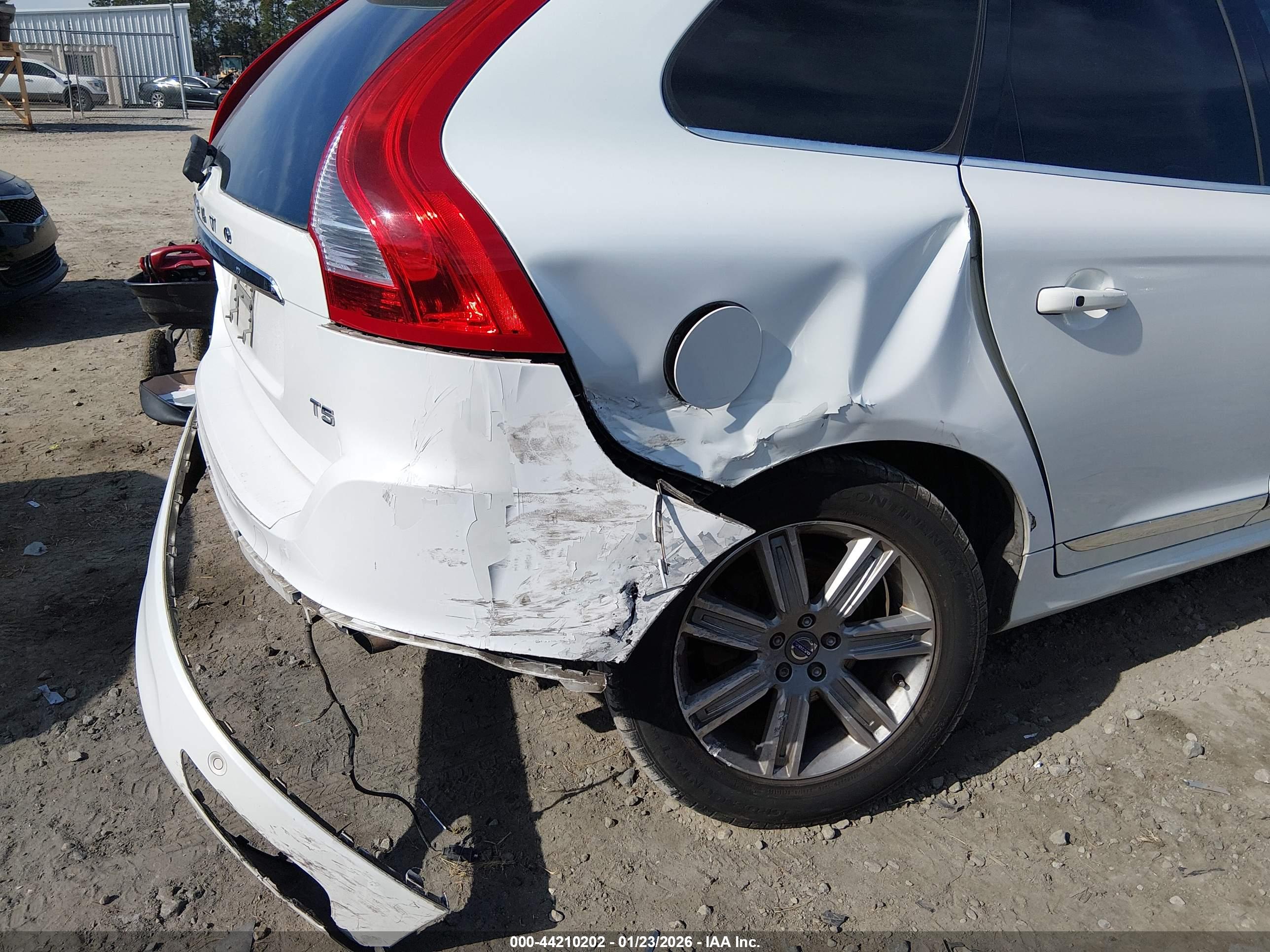 VOLVO XC60 image 6