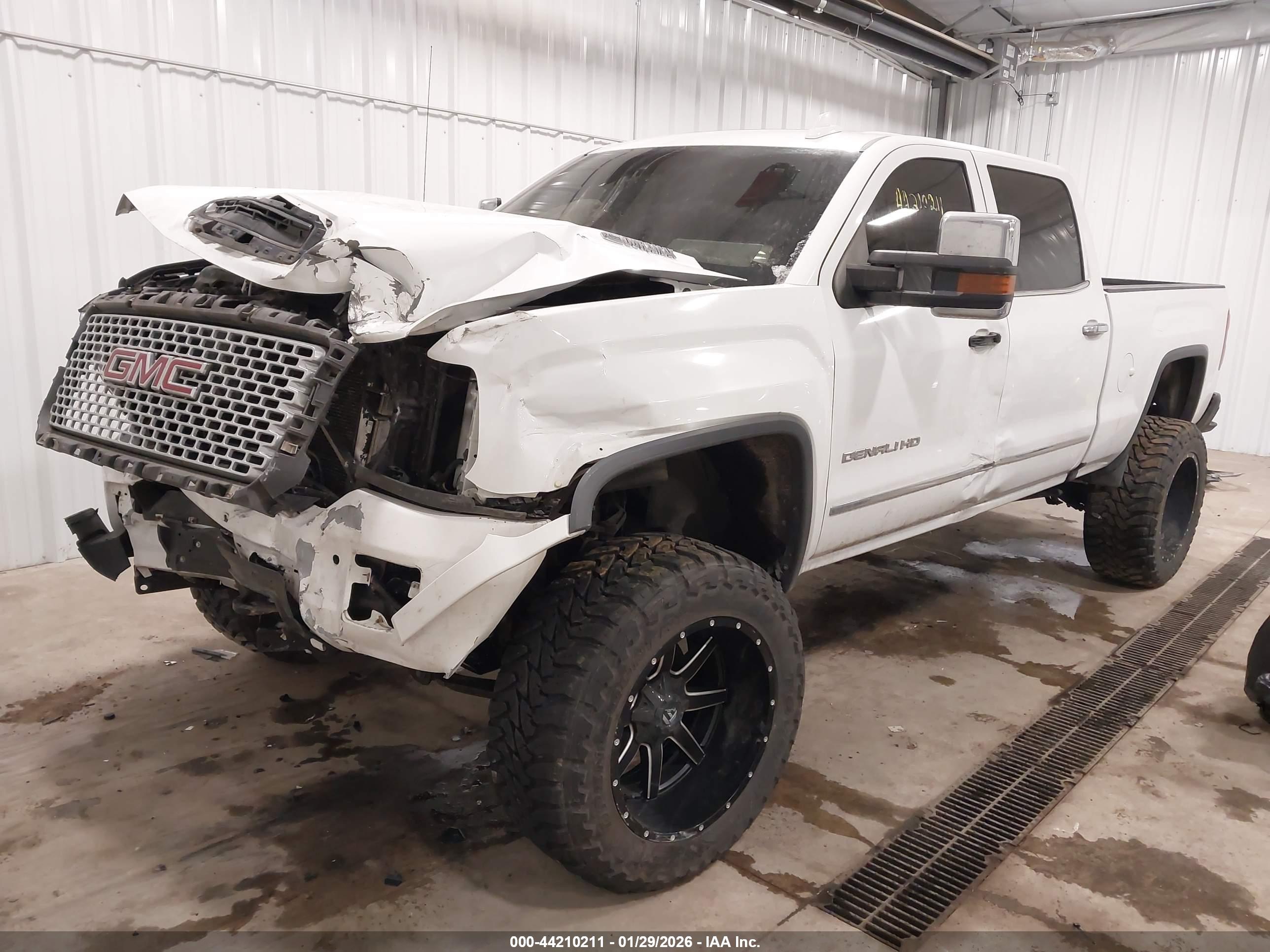 GMC SIERRA image 2