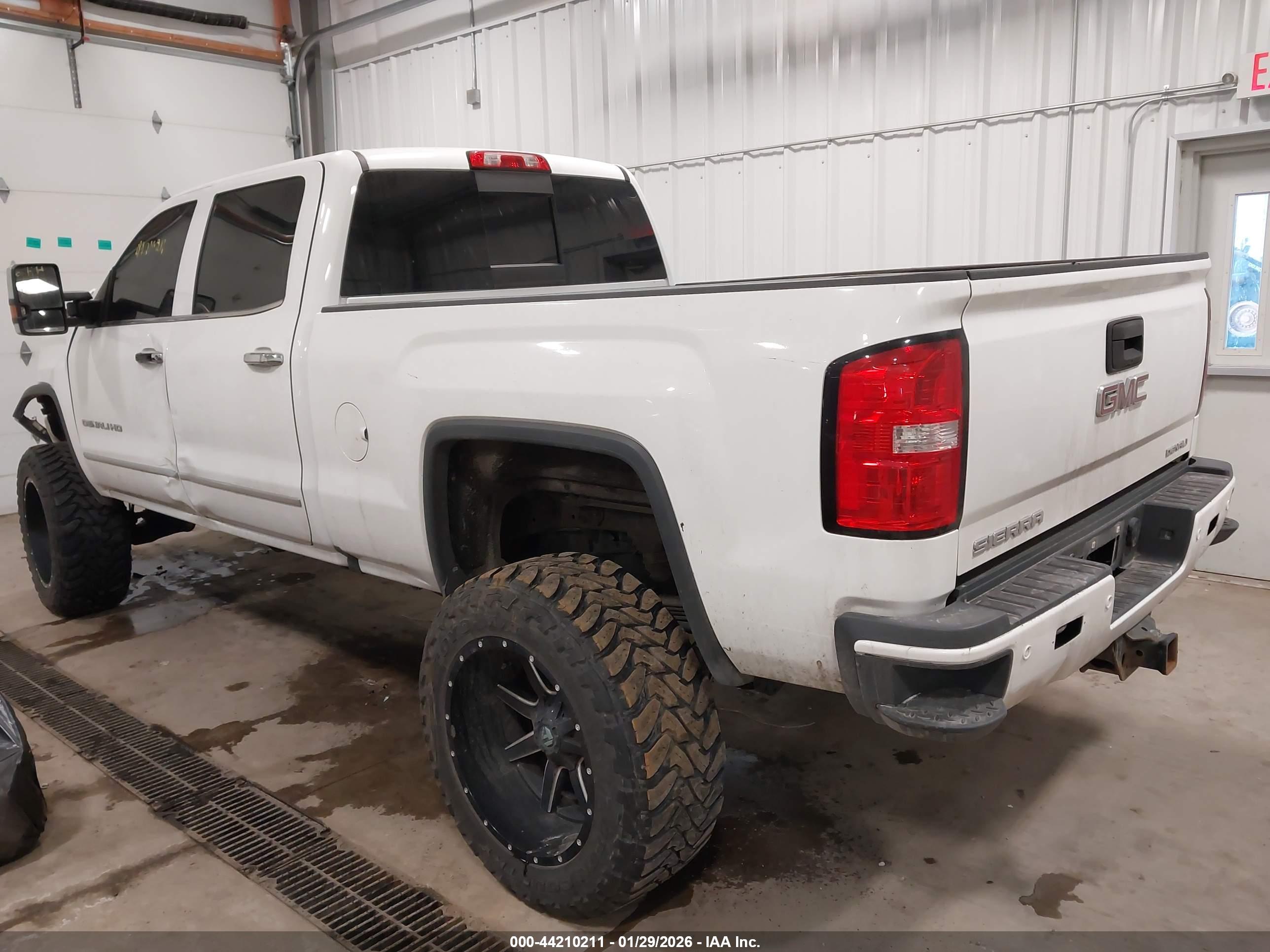 GMC SIERRA image 3