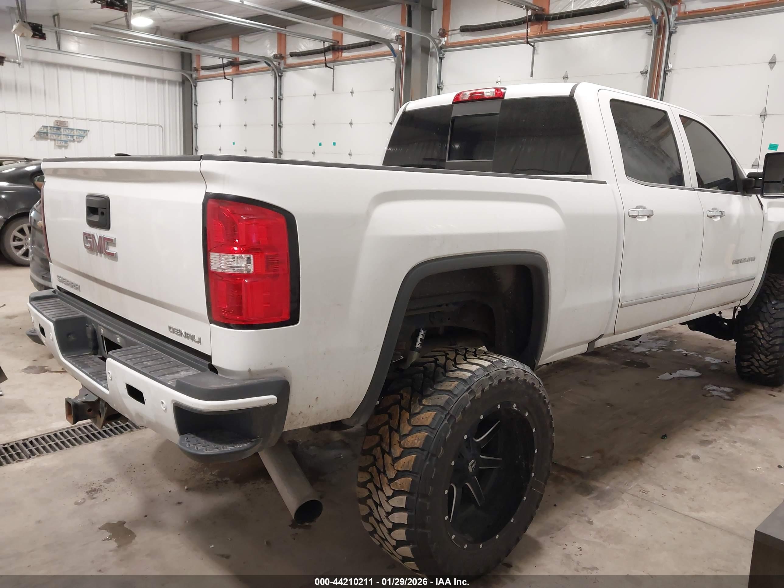 GMC SIERRA image 4