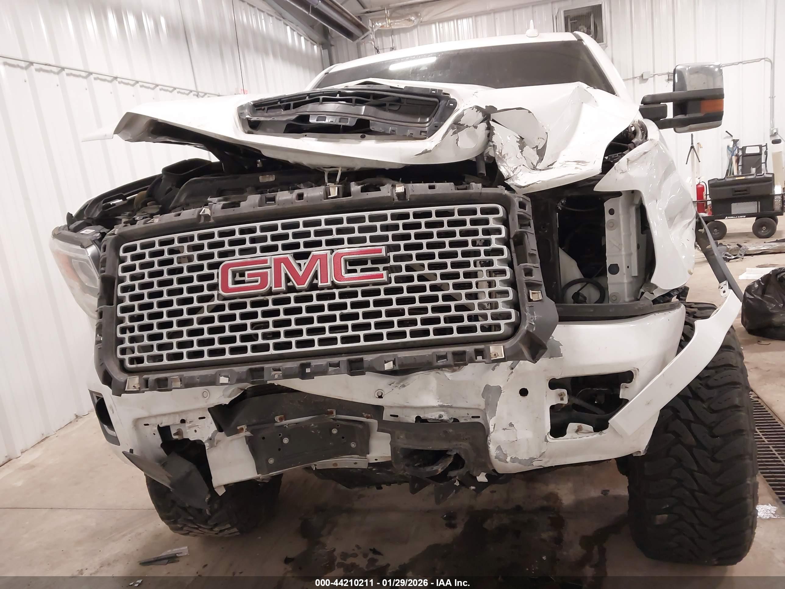 GMC SIERRA image 6