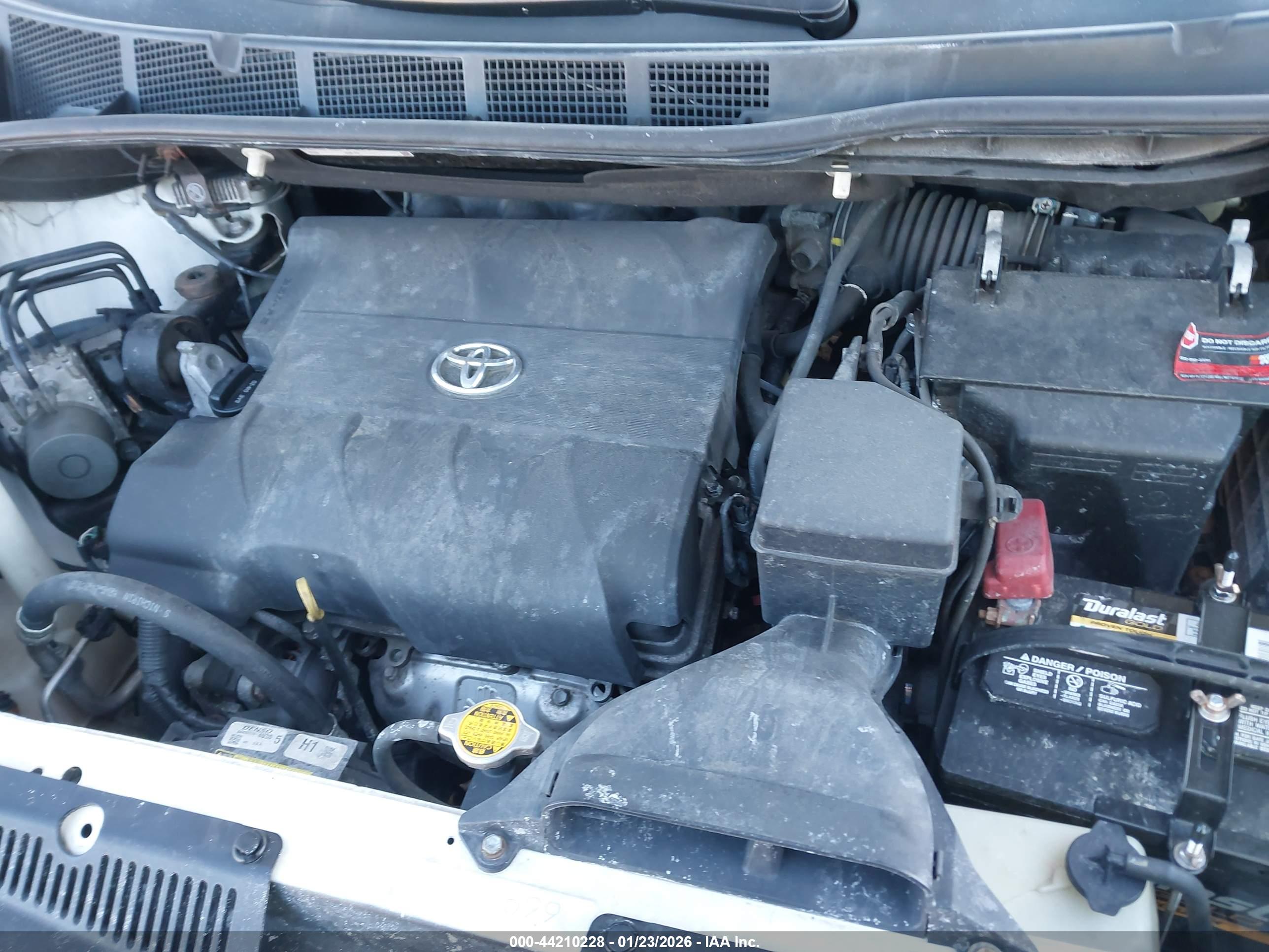 TOYOTA SIENNA image 10