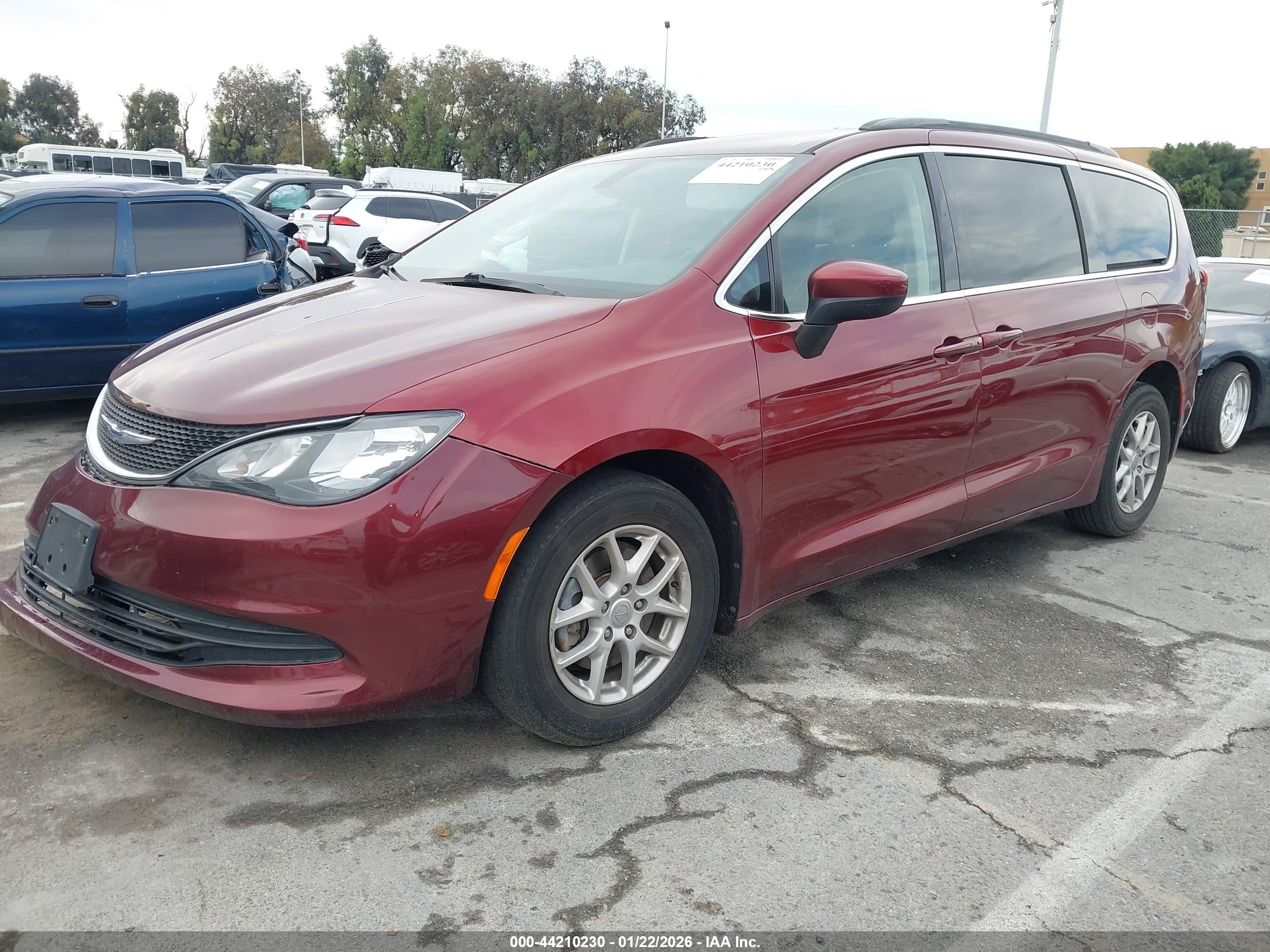CHRYSLER VOYAGER image 2