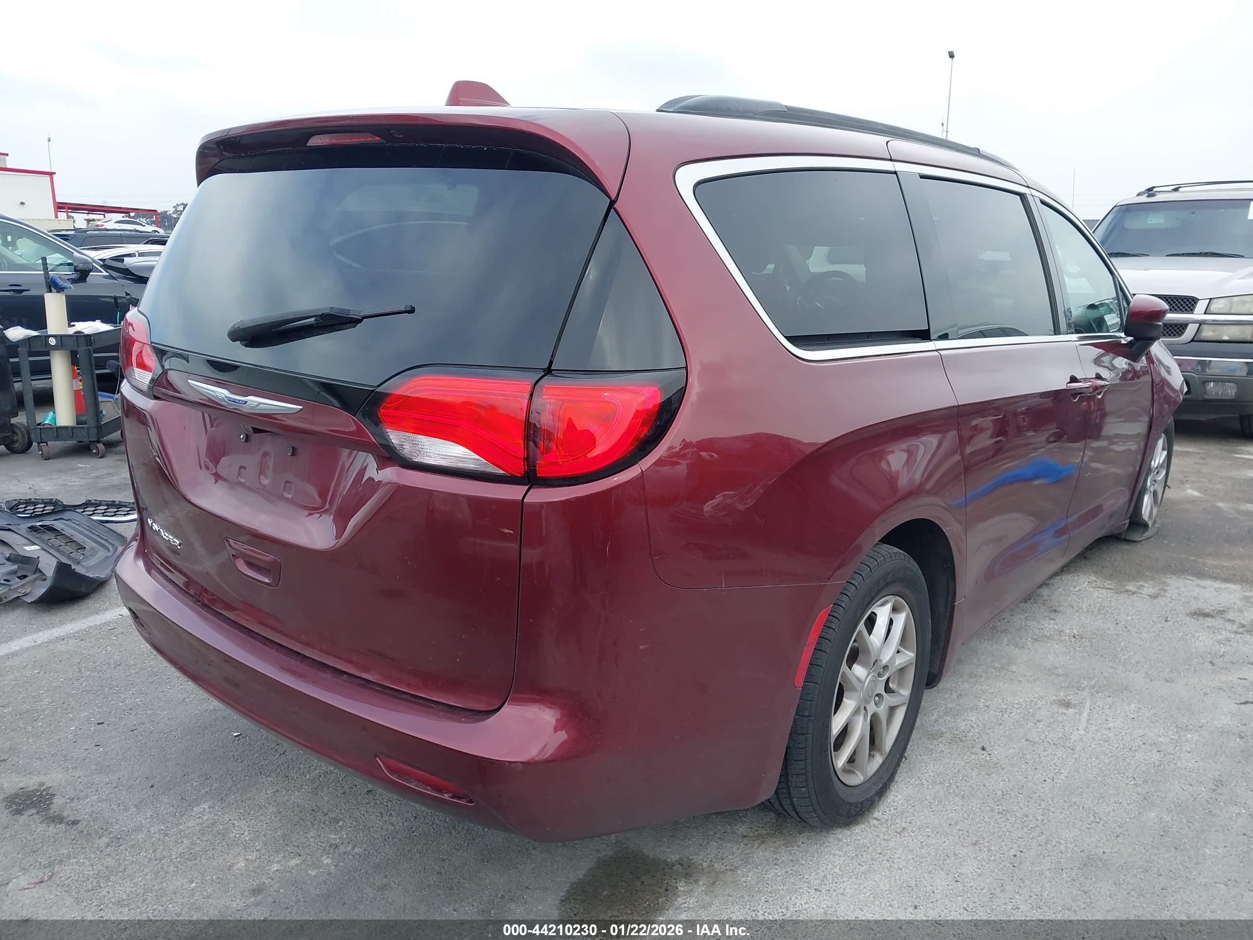 CHRYSLER VOYAGER image 4