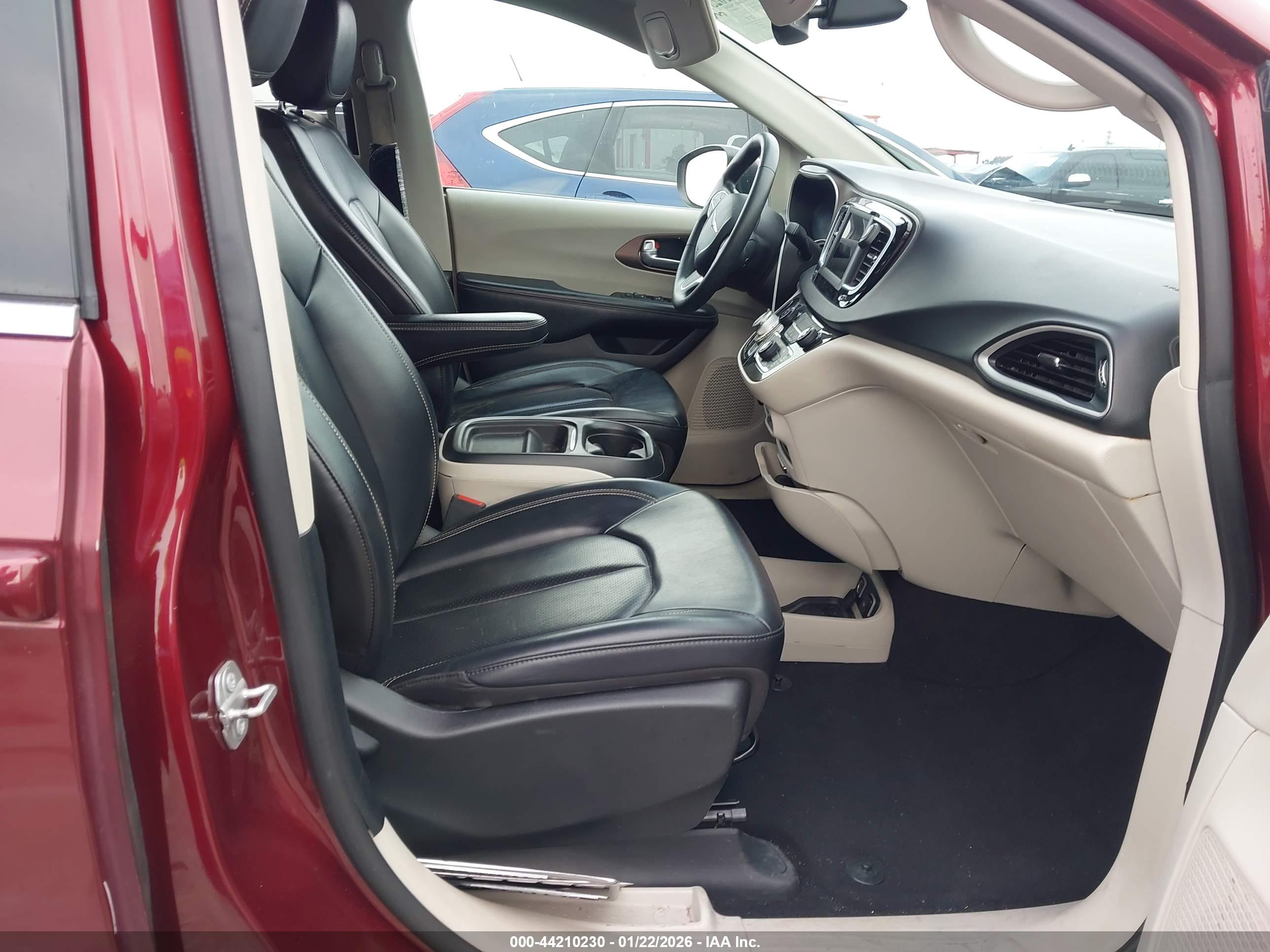 CHRYSLER VOYAGER image 5
