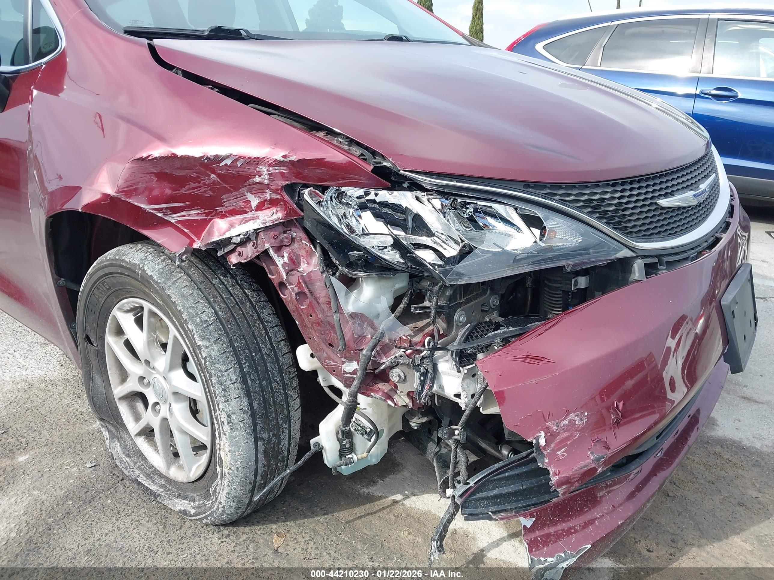 CHRYSLER VOYAGER image 6