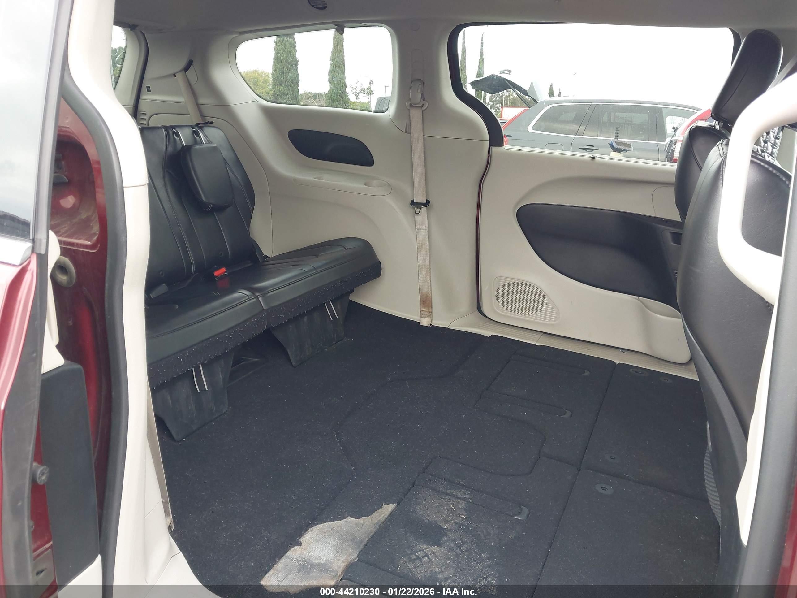 CHRYSLER VOYAGER image 8