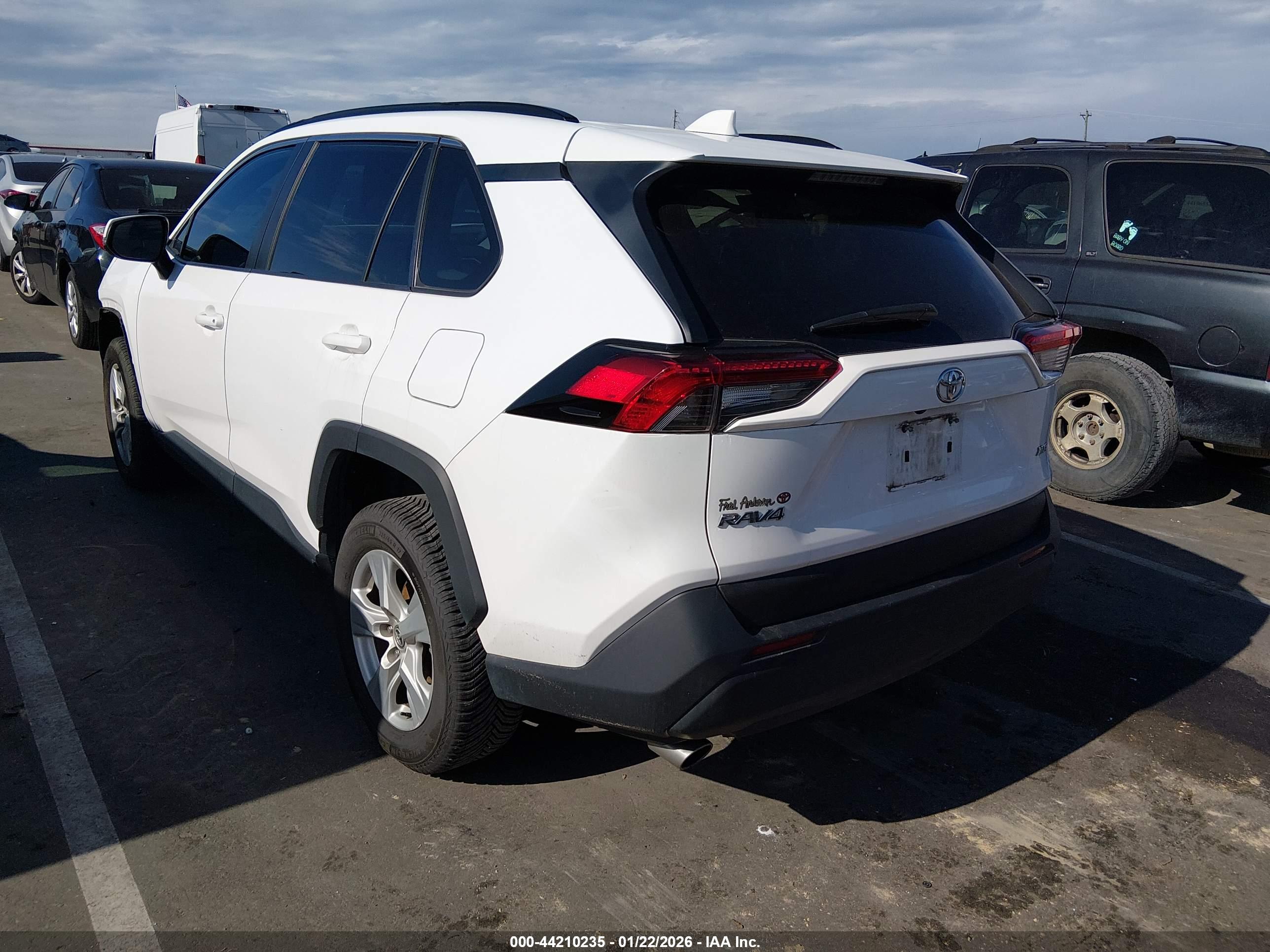 TOYOTA RAV4 image 3