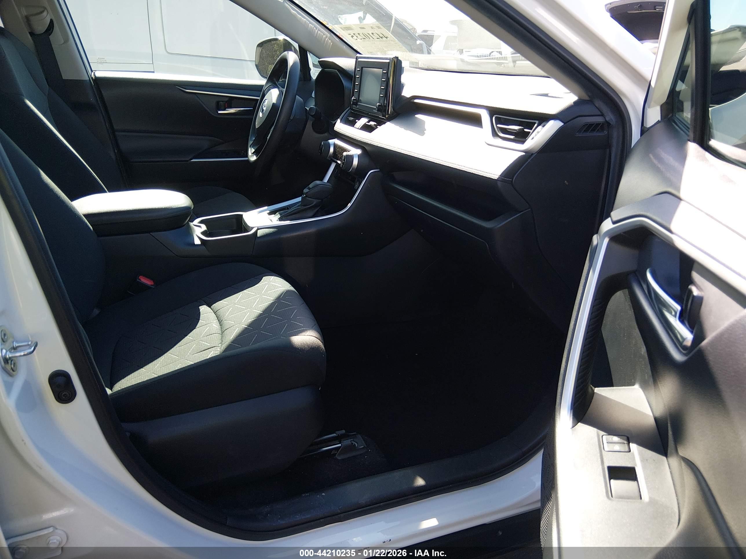 TOYOTA RAV4 image 5