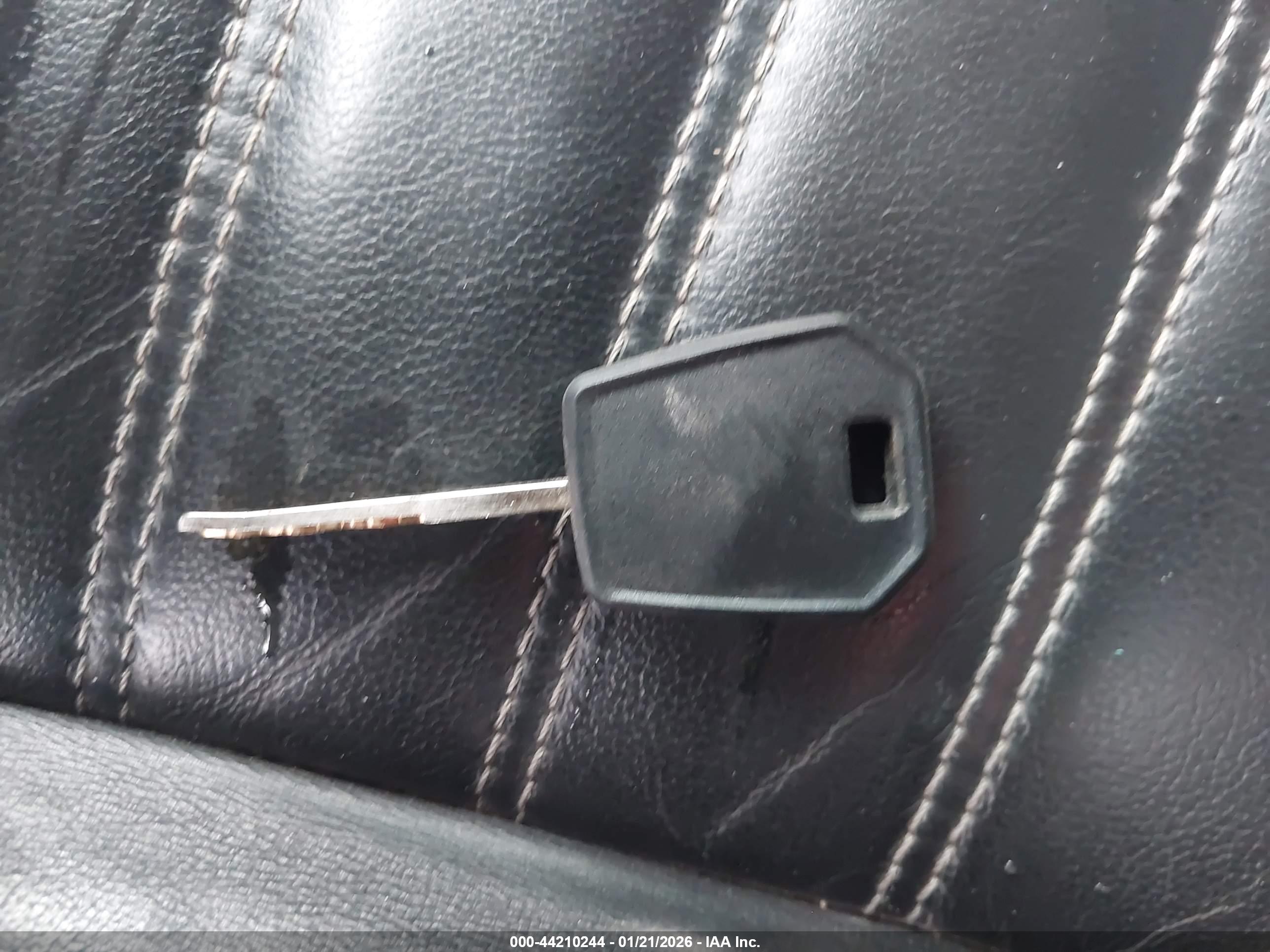 FORD FUSION image 11