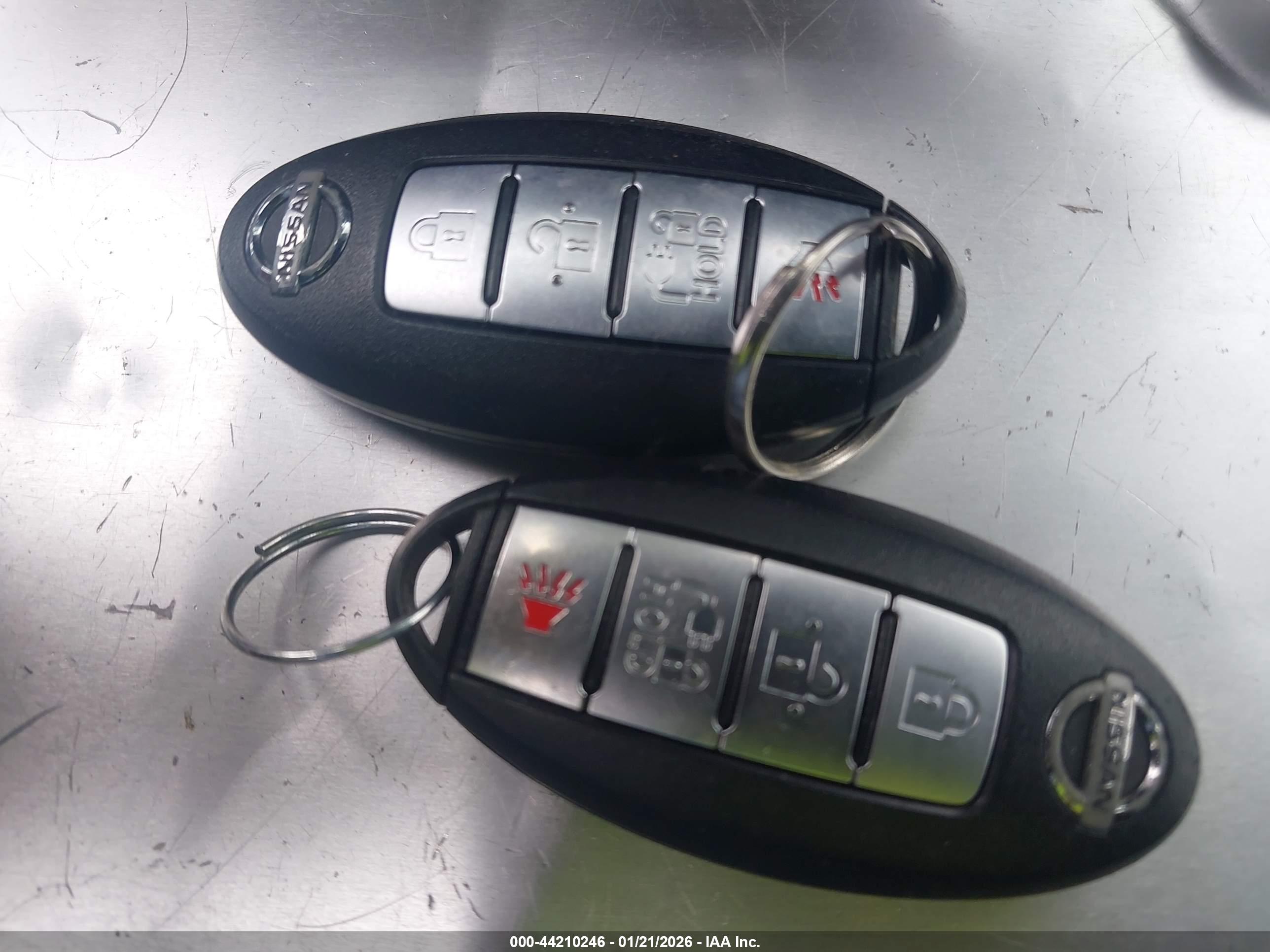 NISSAN LEAF image 11