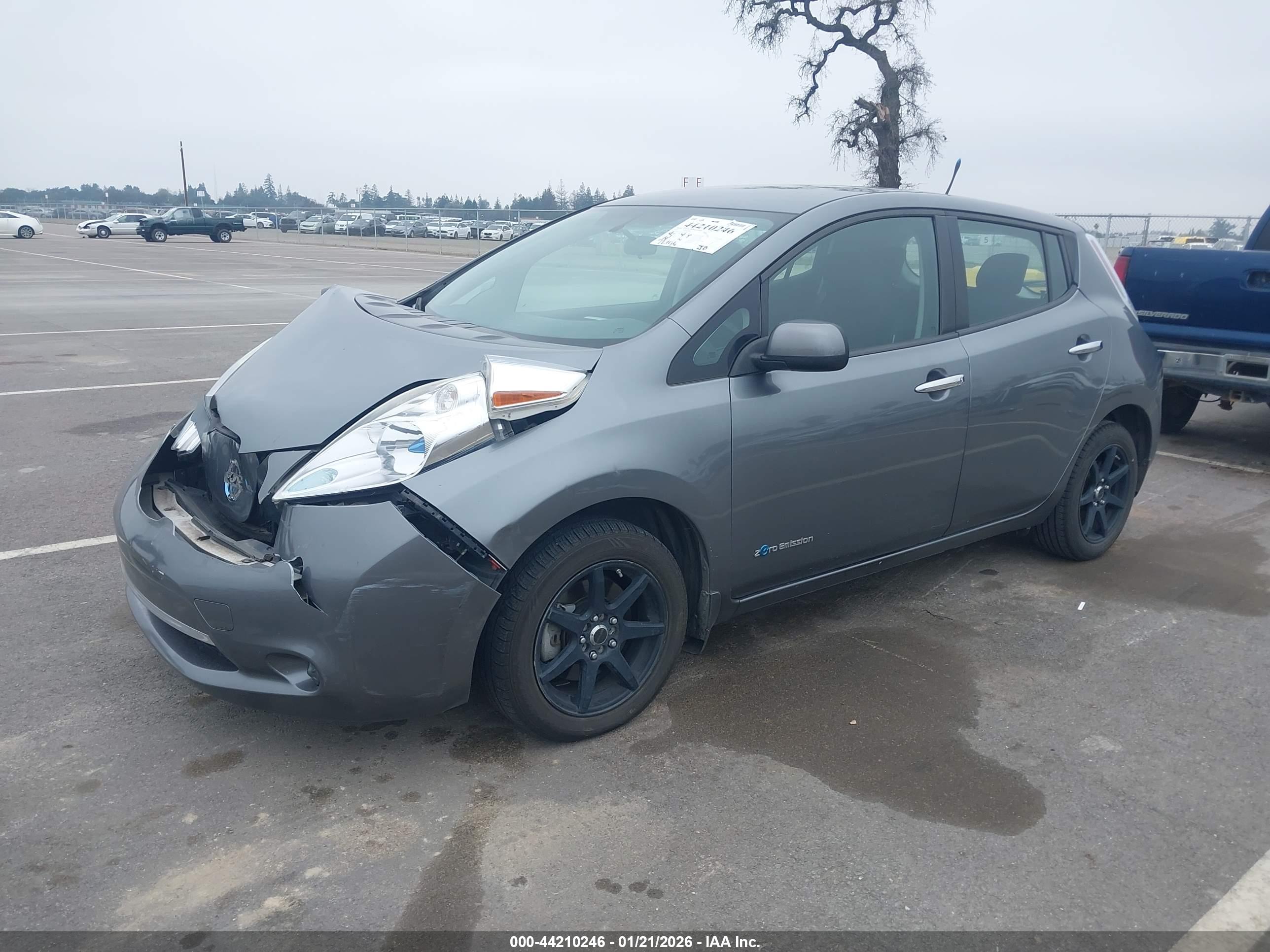 NISSAN LEAF image 2