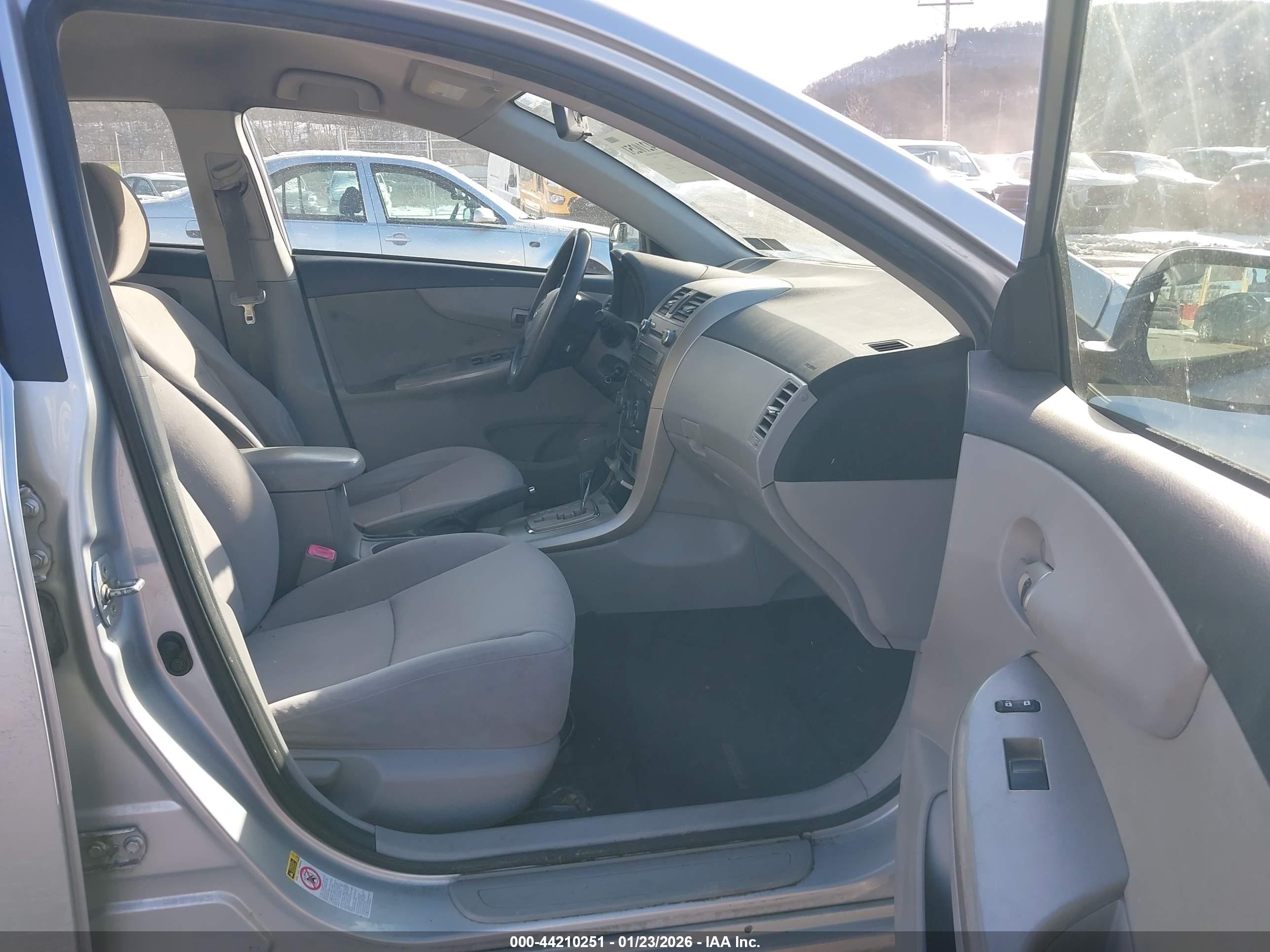 TOYOTA COROLLA image 5