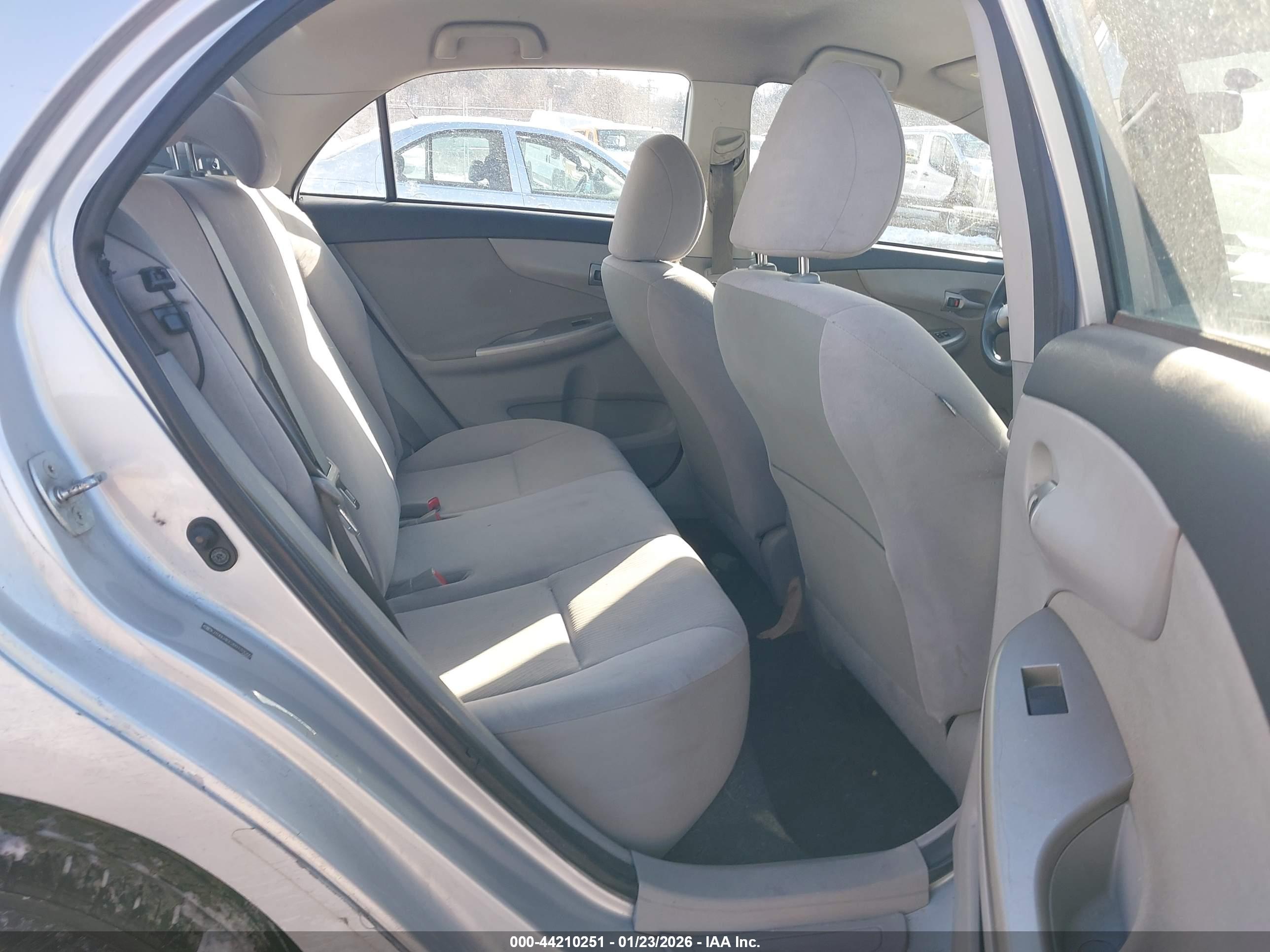 TOYOTA COROLLA image 8