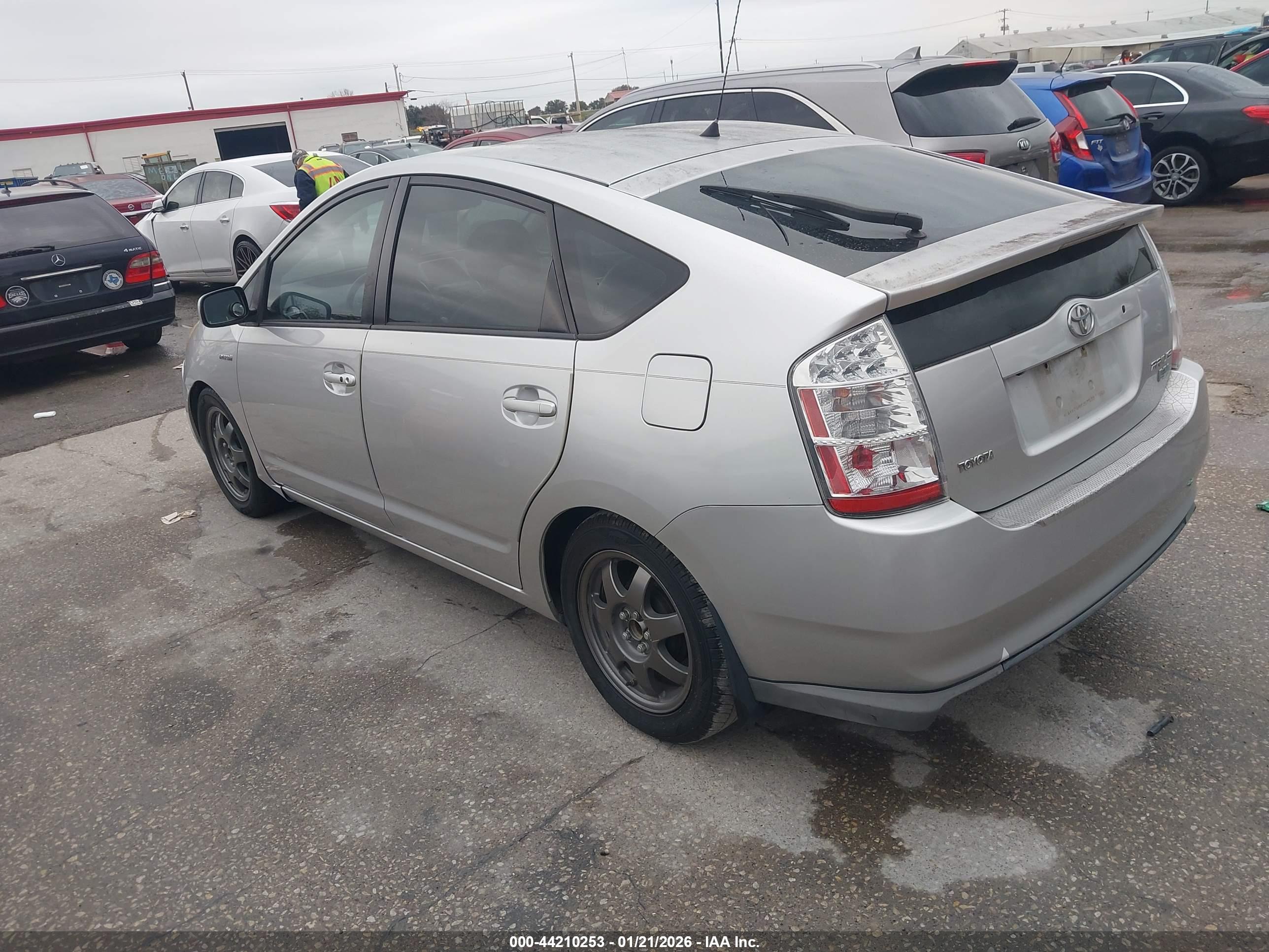 TOYOTA PRIUS image 3