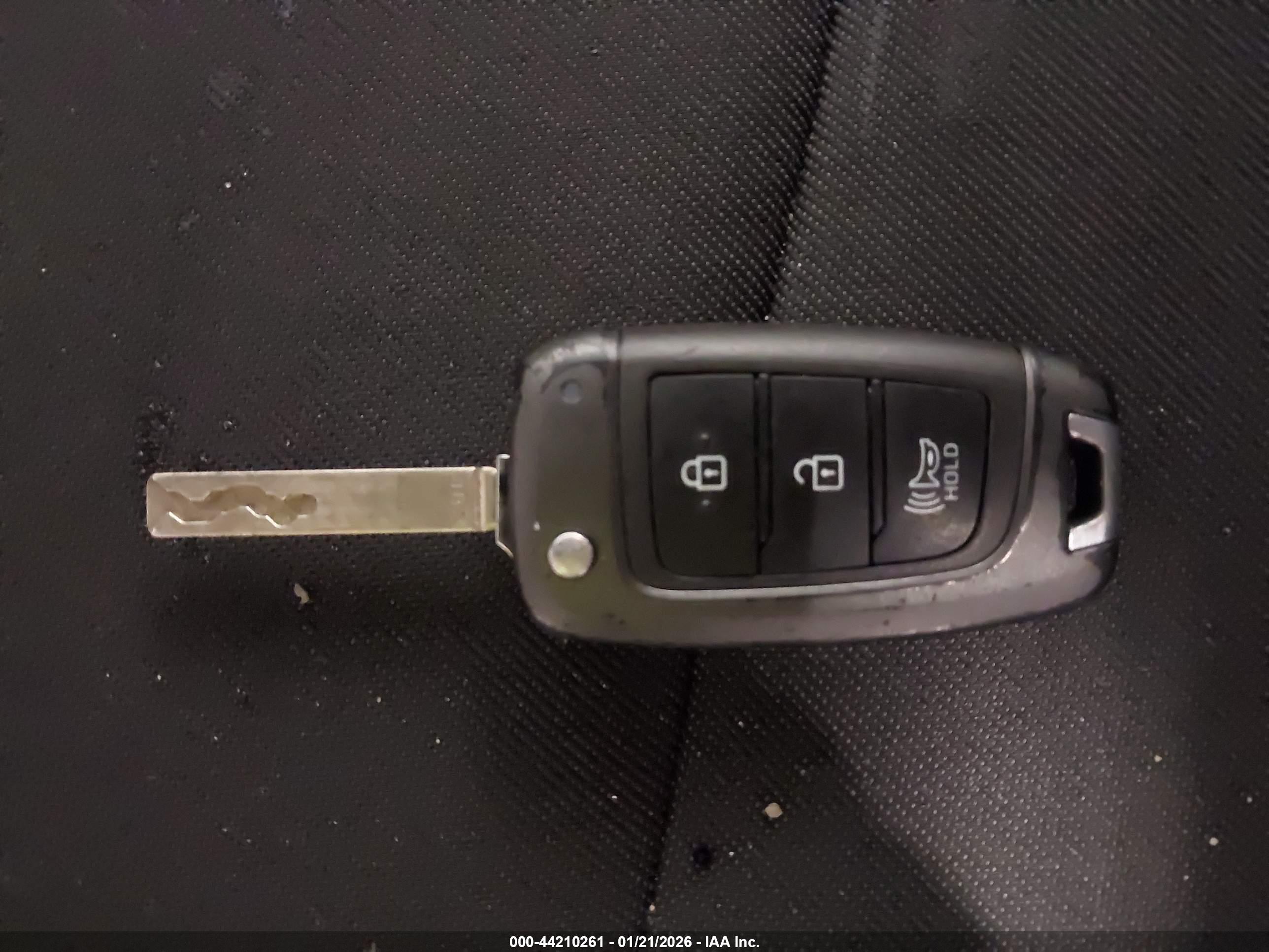 HYUNDAI TUCSON image 11