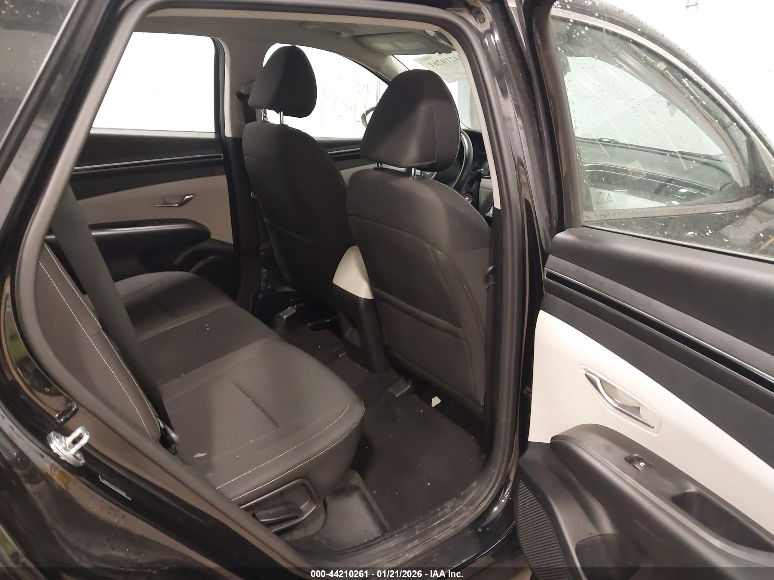 HYUNDAI TUCSON image 8