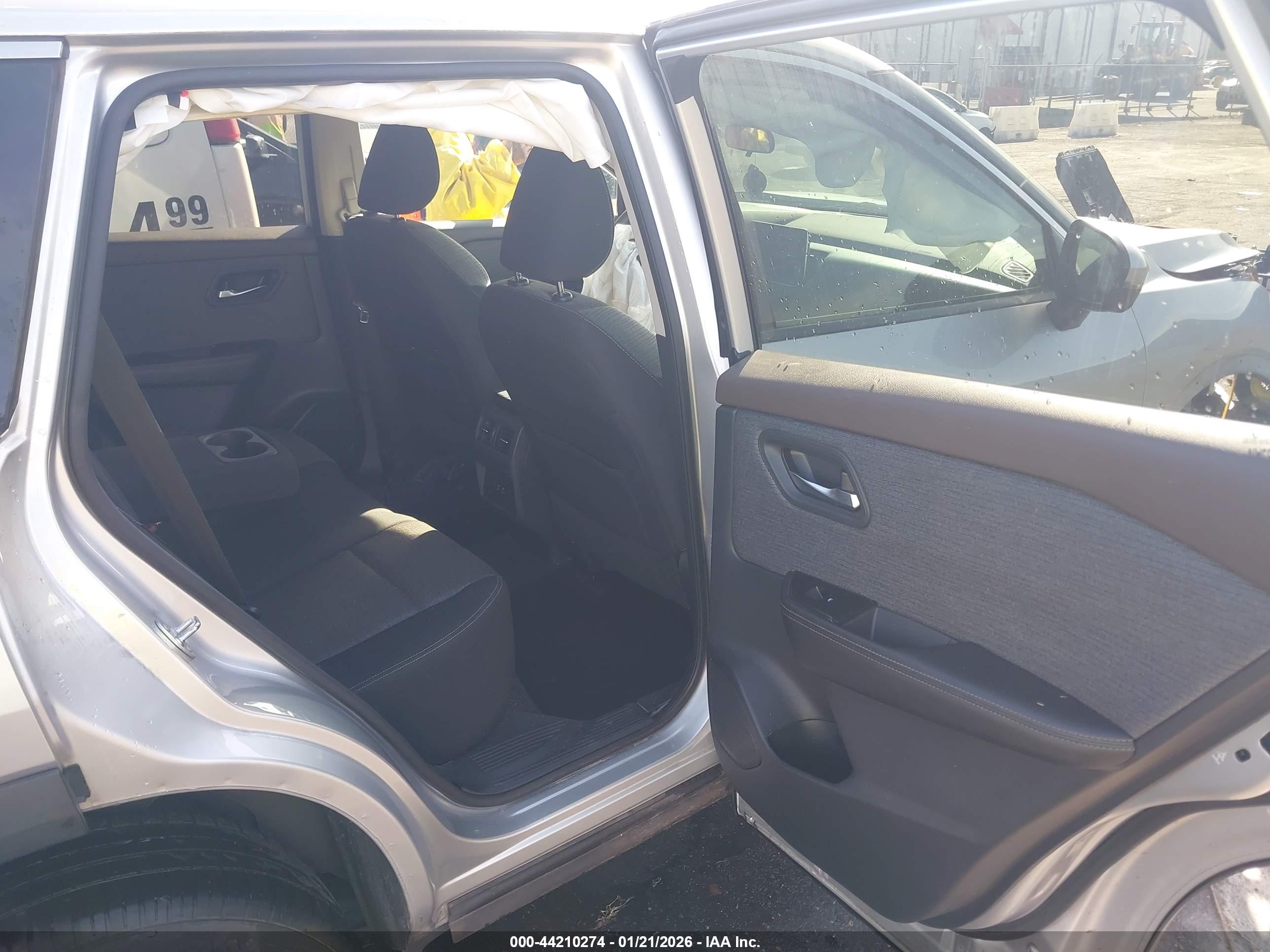 NISSAN ROGUE image 8