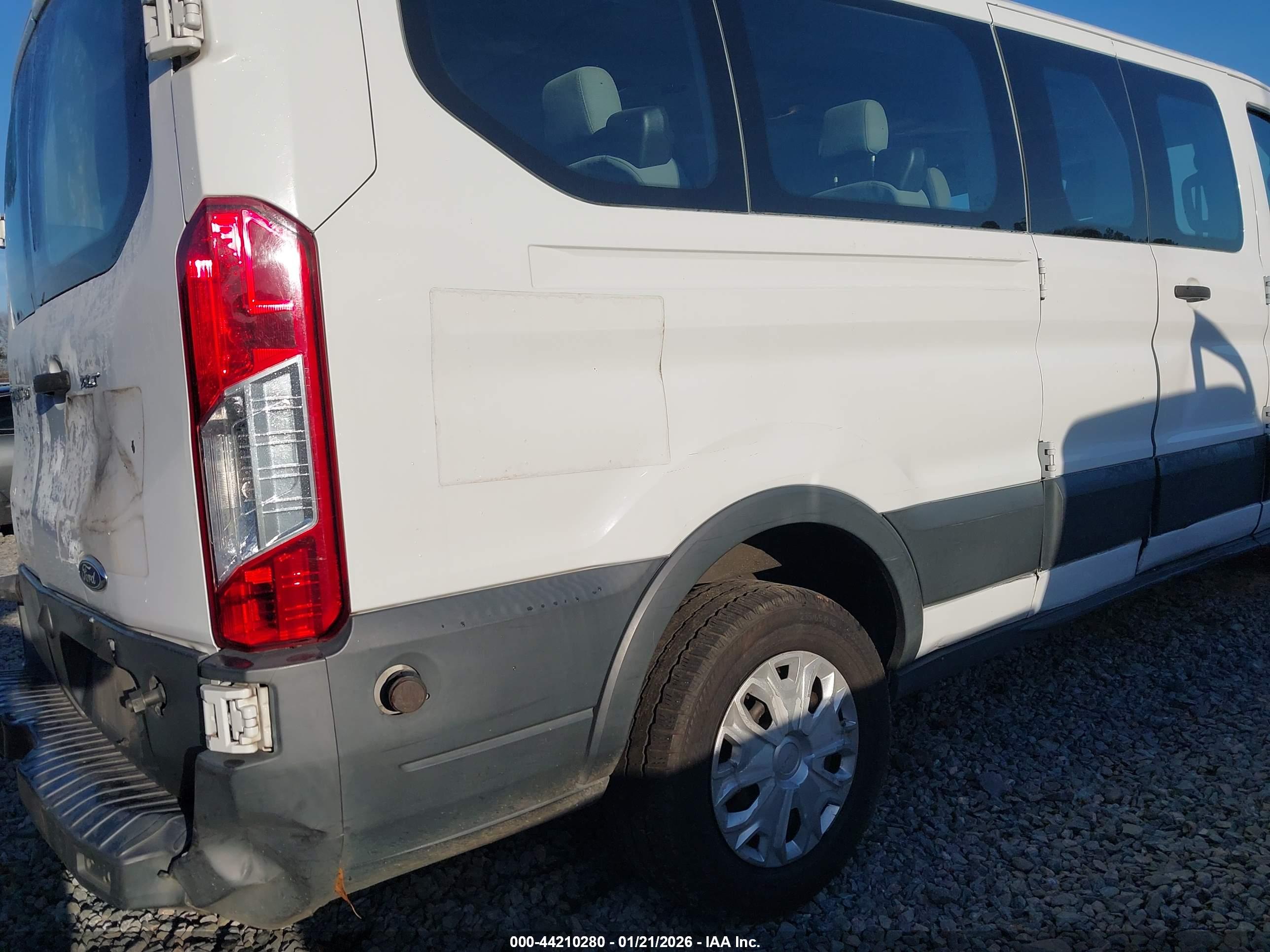 FORD TRANSIT-350 image 6