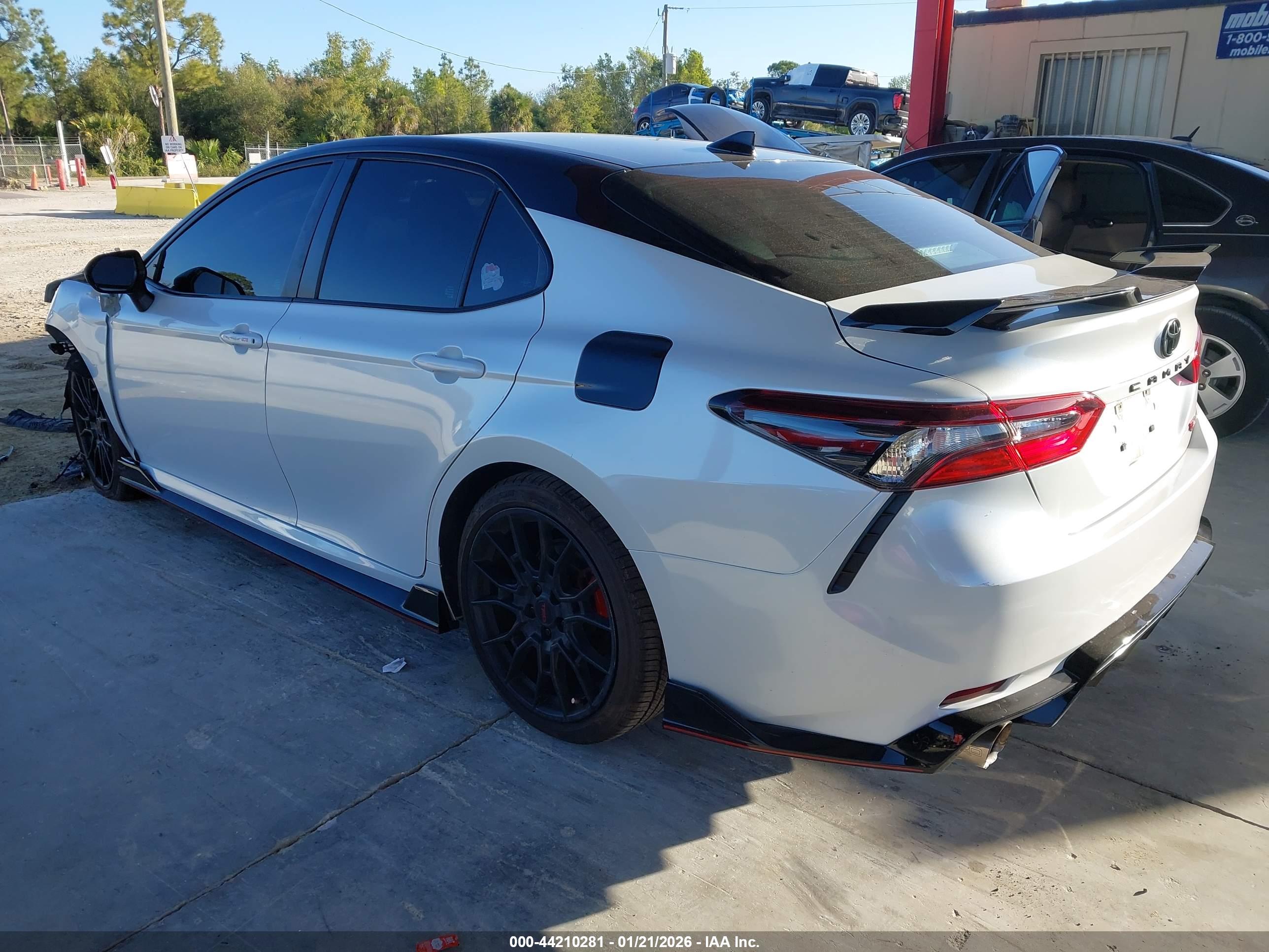 TOYOTA CAMRY image 3