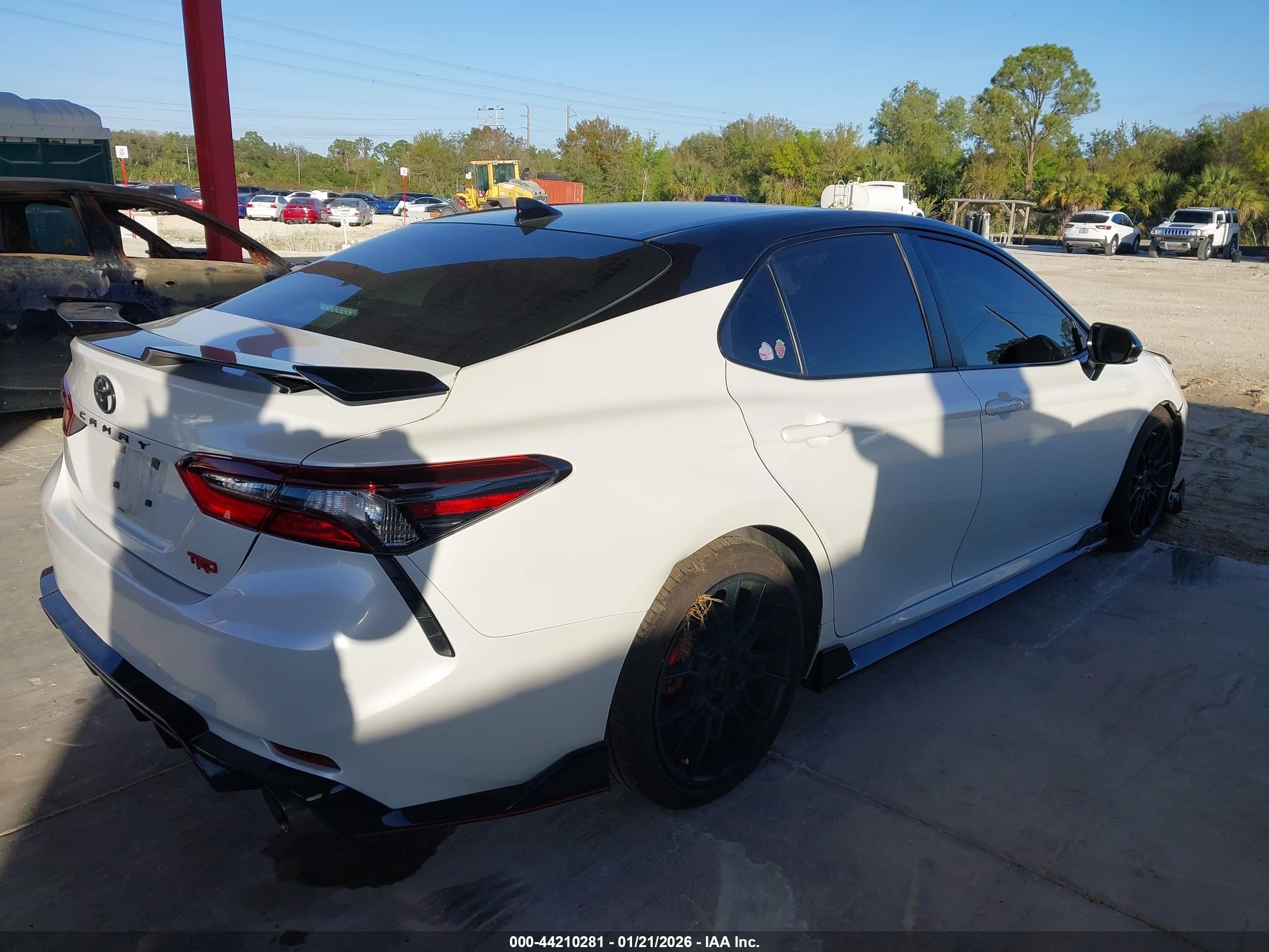 TOYOTA CAMRY image 4