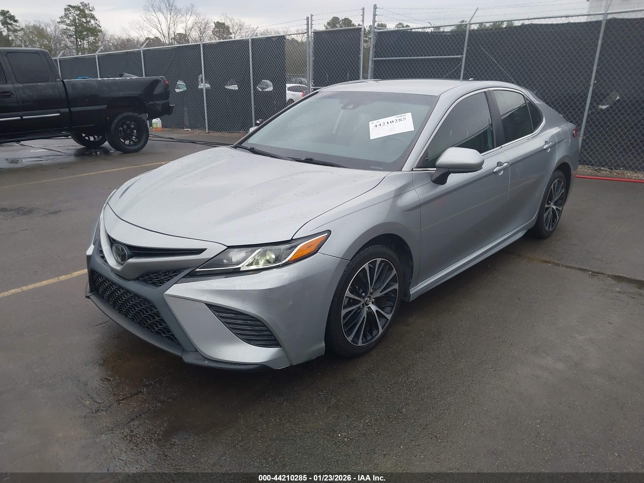 TOYOTA CAMRY image 2