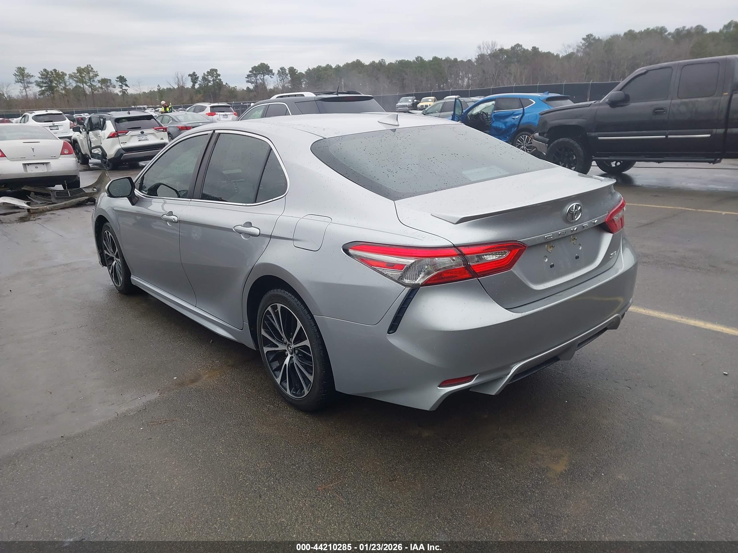 TOYOTA CAMRY image 3