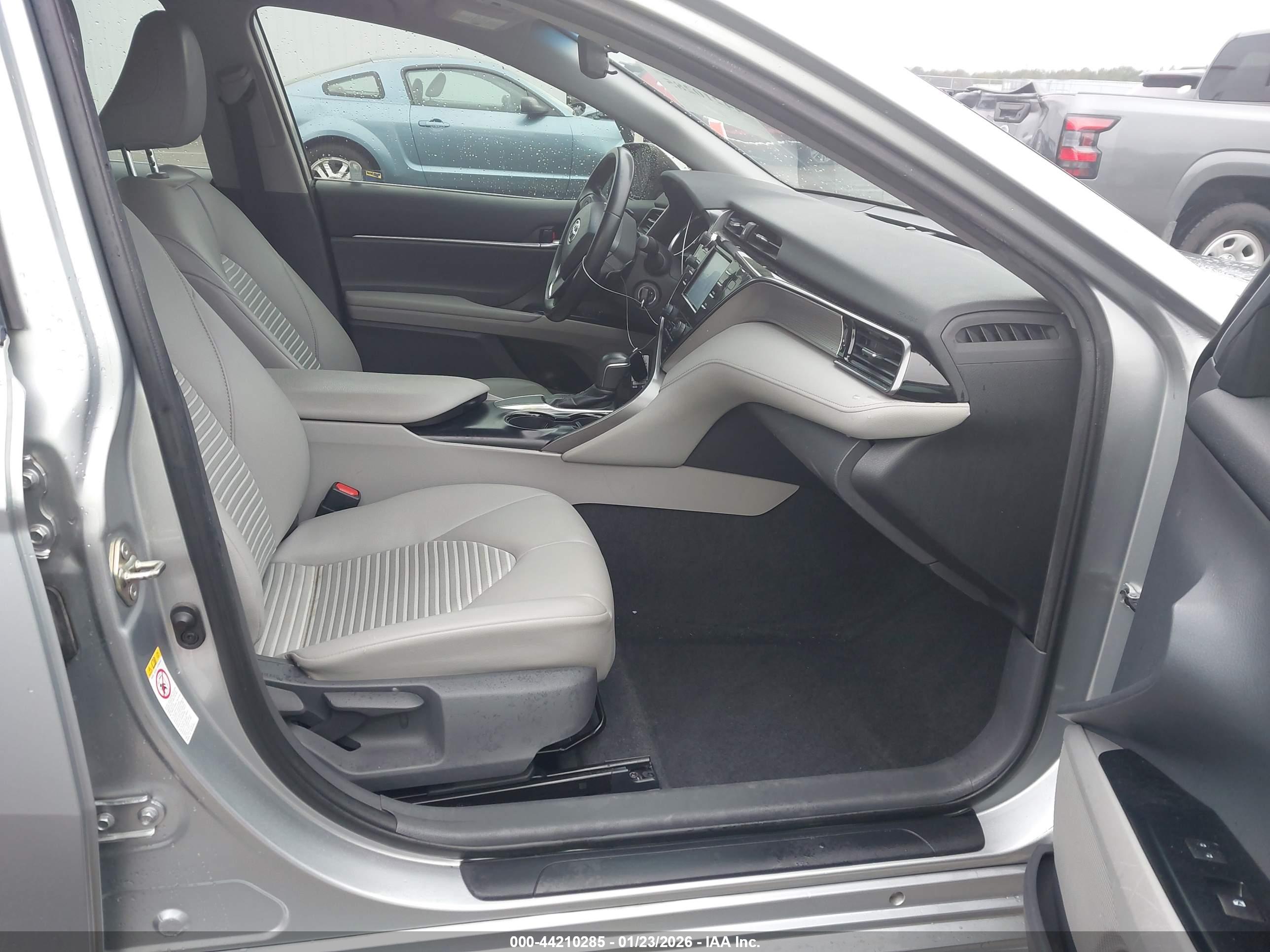 TOYOTA CAMRY image 5