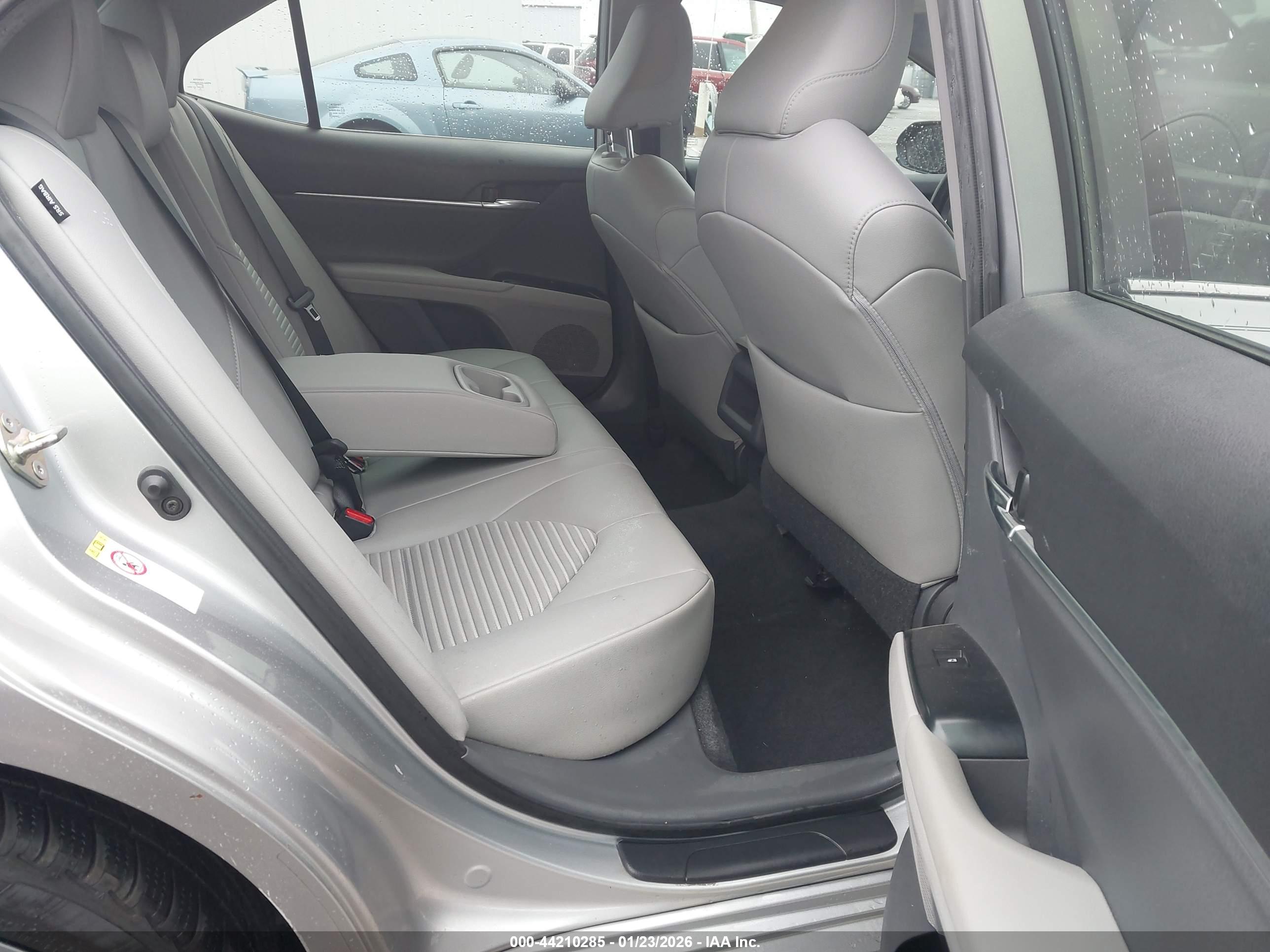 TOYOTA CAMRY image 8