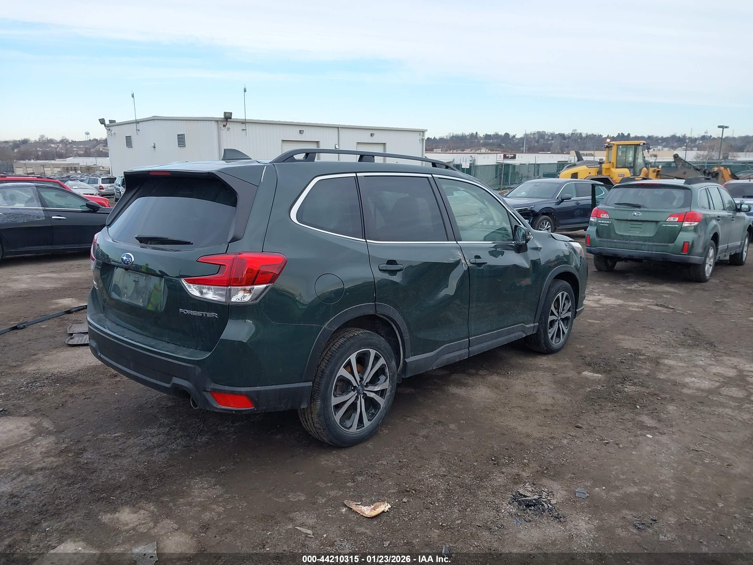 SUBARU FORESTER image 4