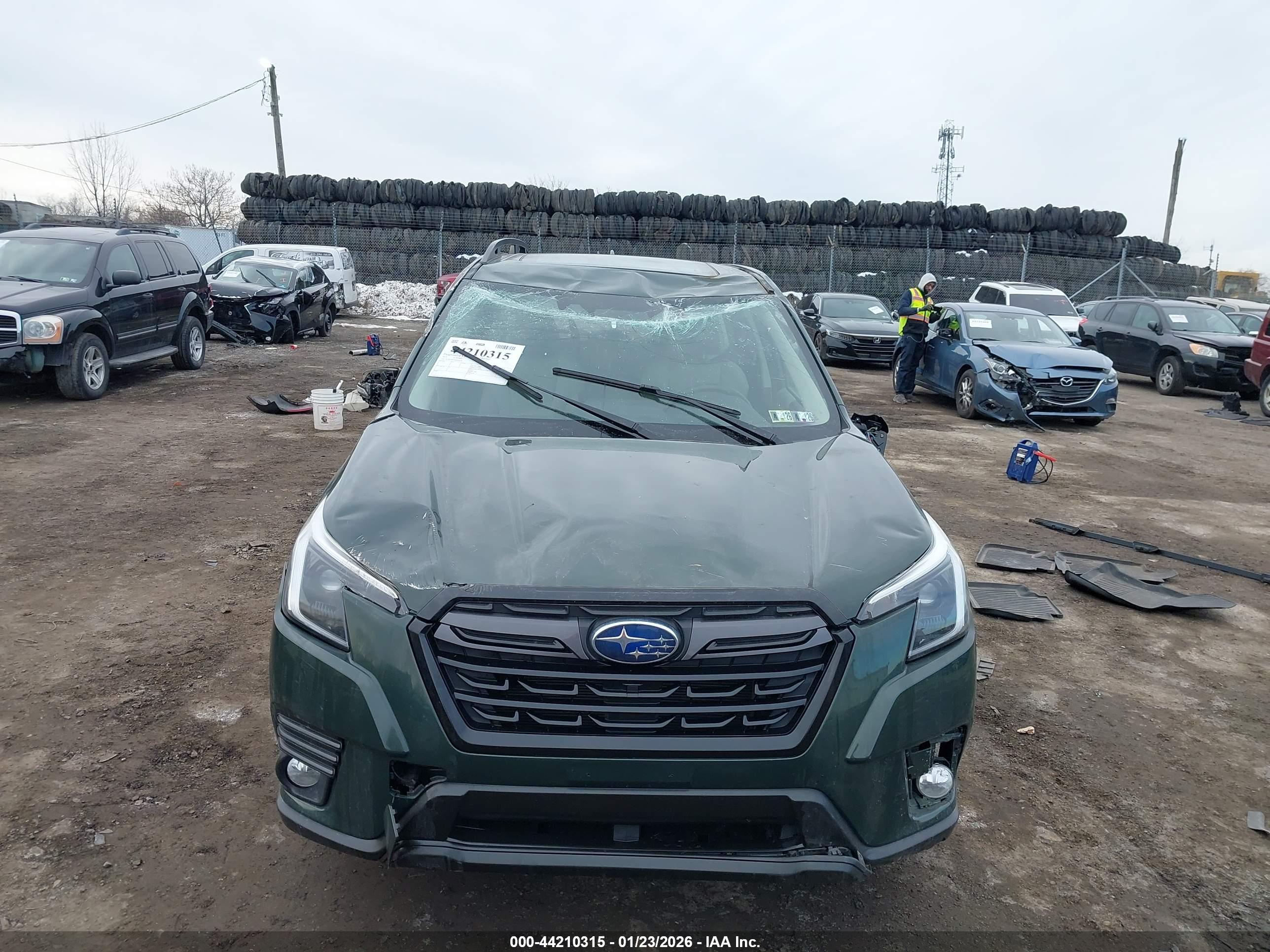 SUBARU FORESTER image 6
