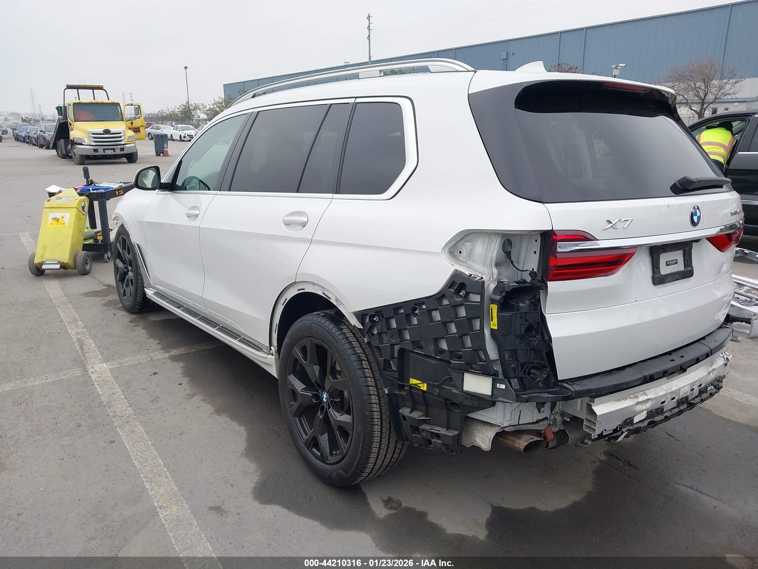 BMW X7 image 3