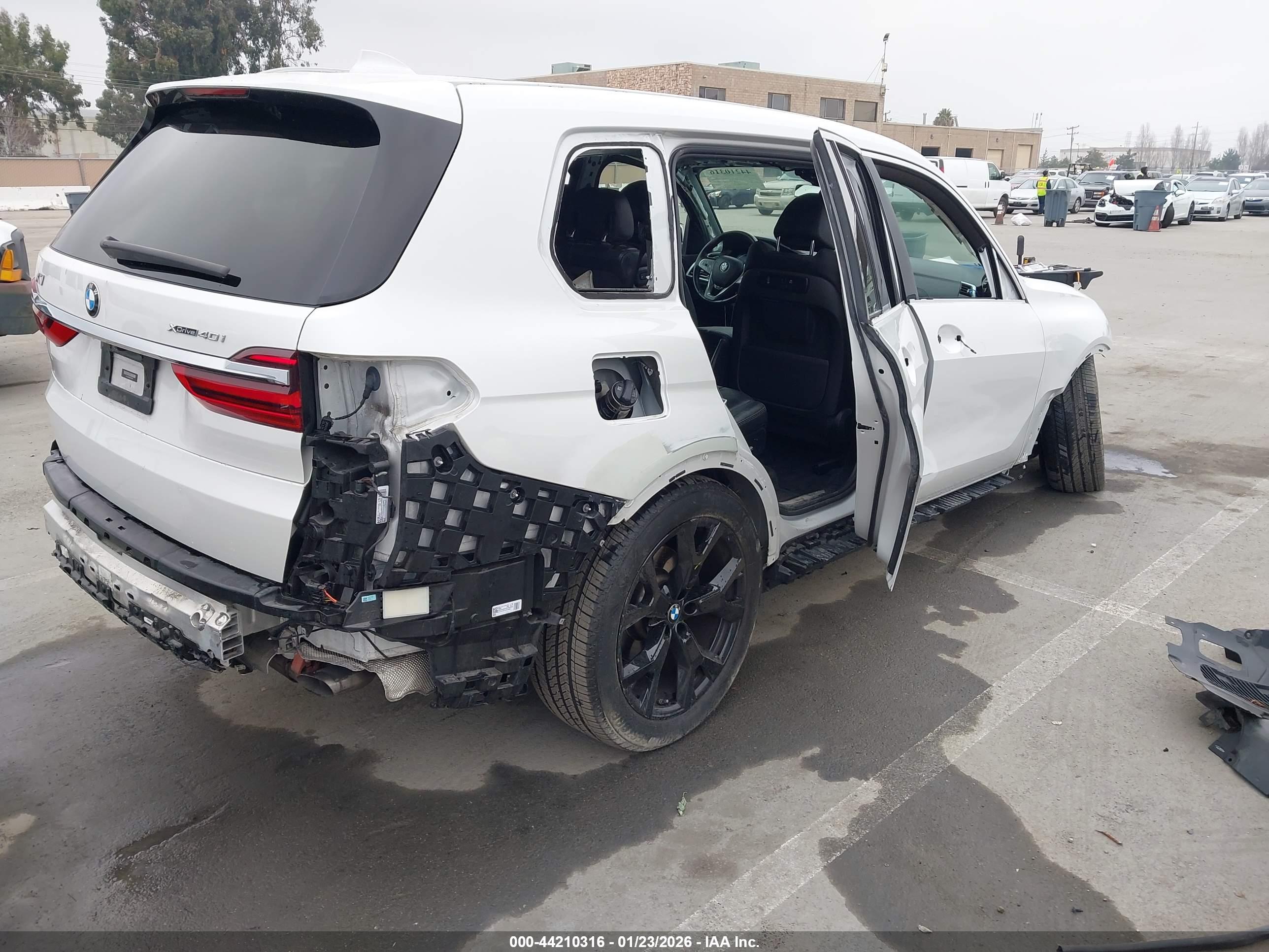 BMW X7 image 4