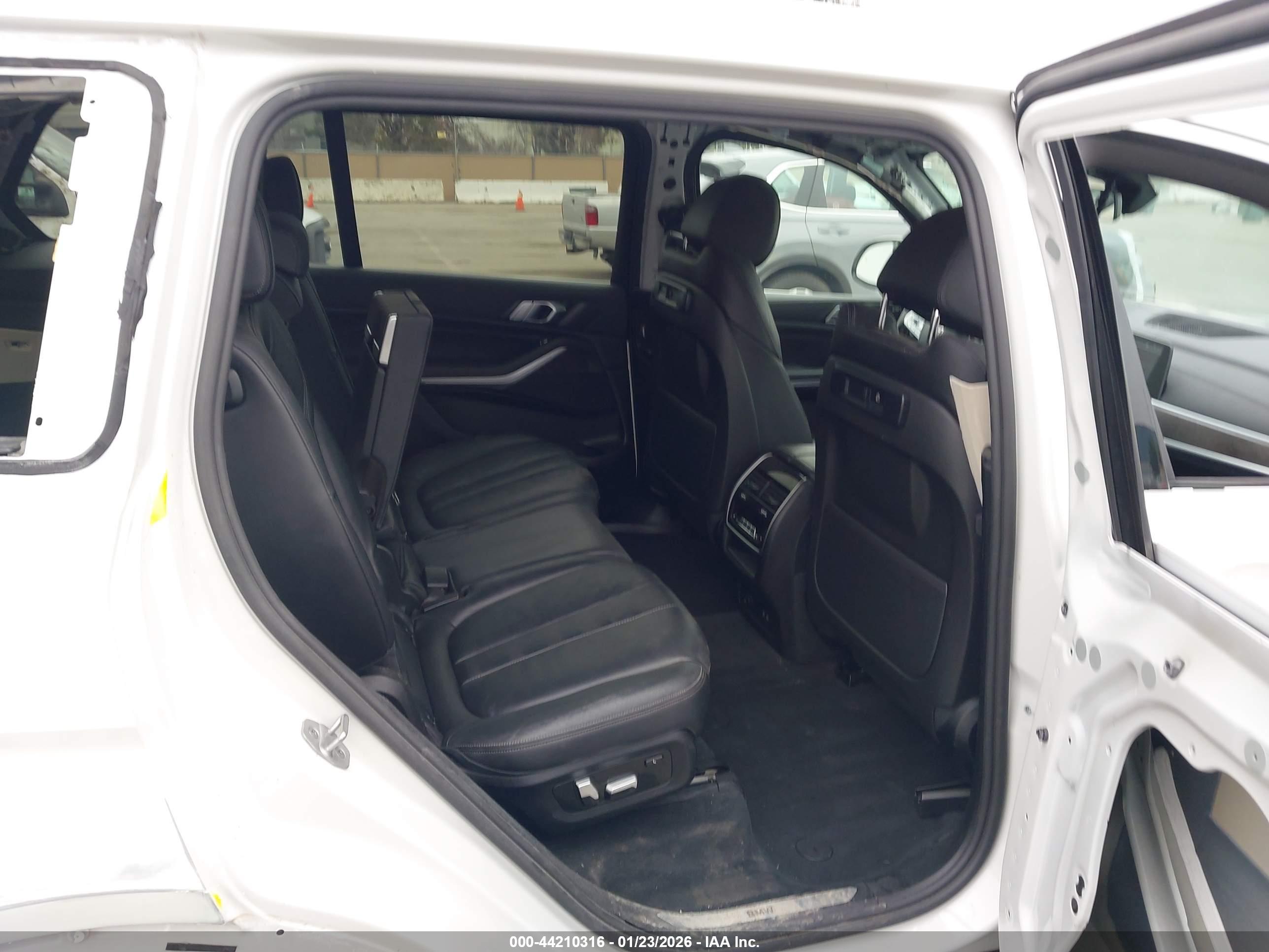BMW X7 image 8