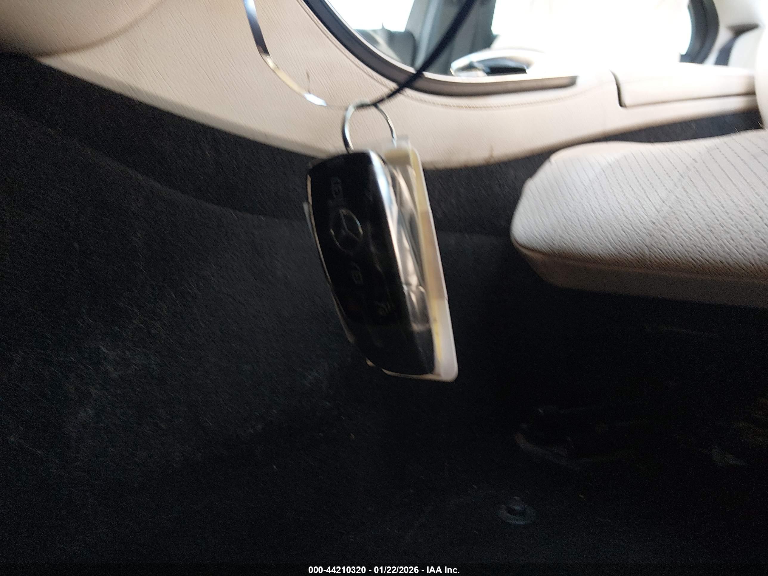MERCEDES-BENZ E image 11