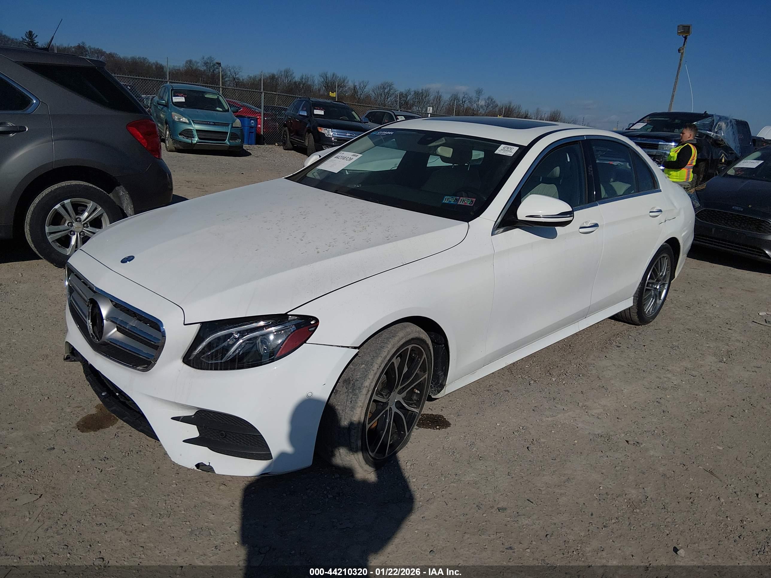 MERCEDES-BENZ E image 2