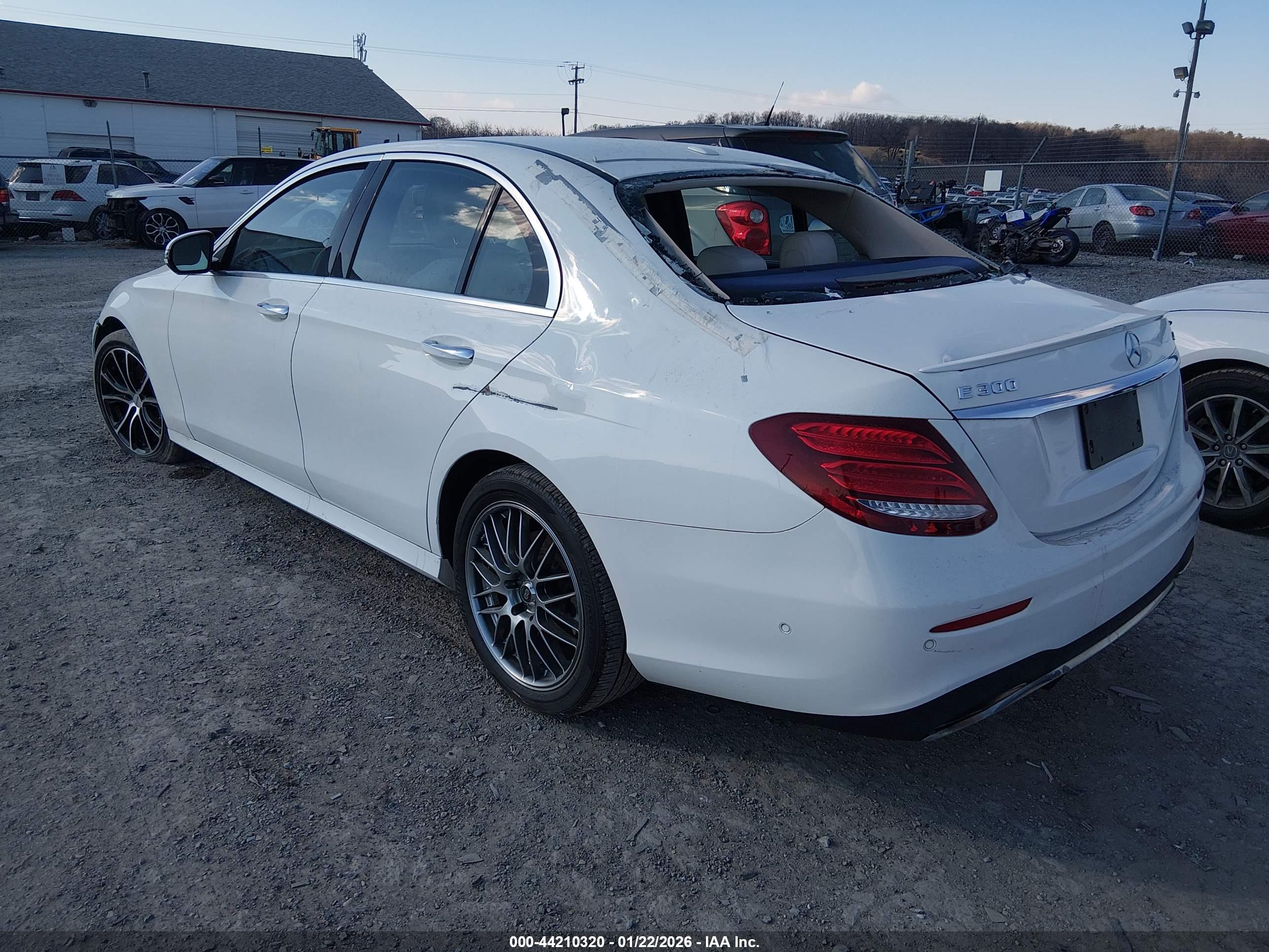 MERCEDES-BENZ E image 3