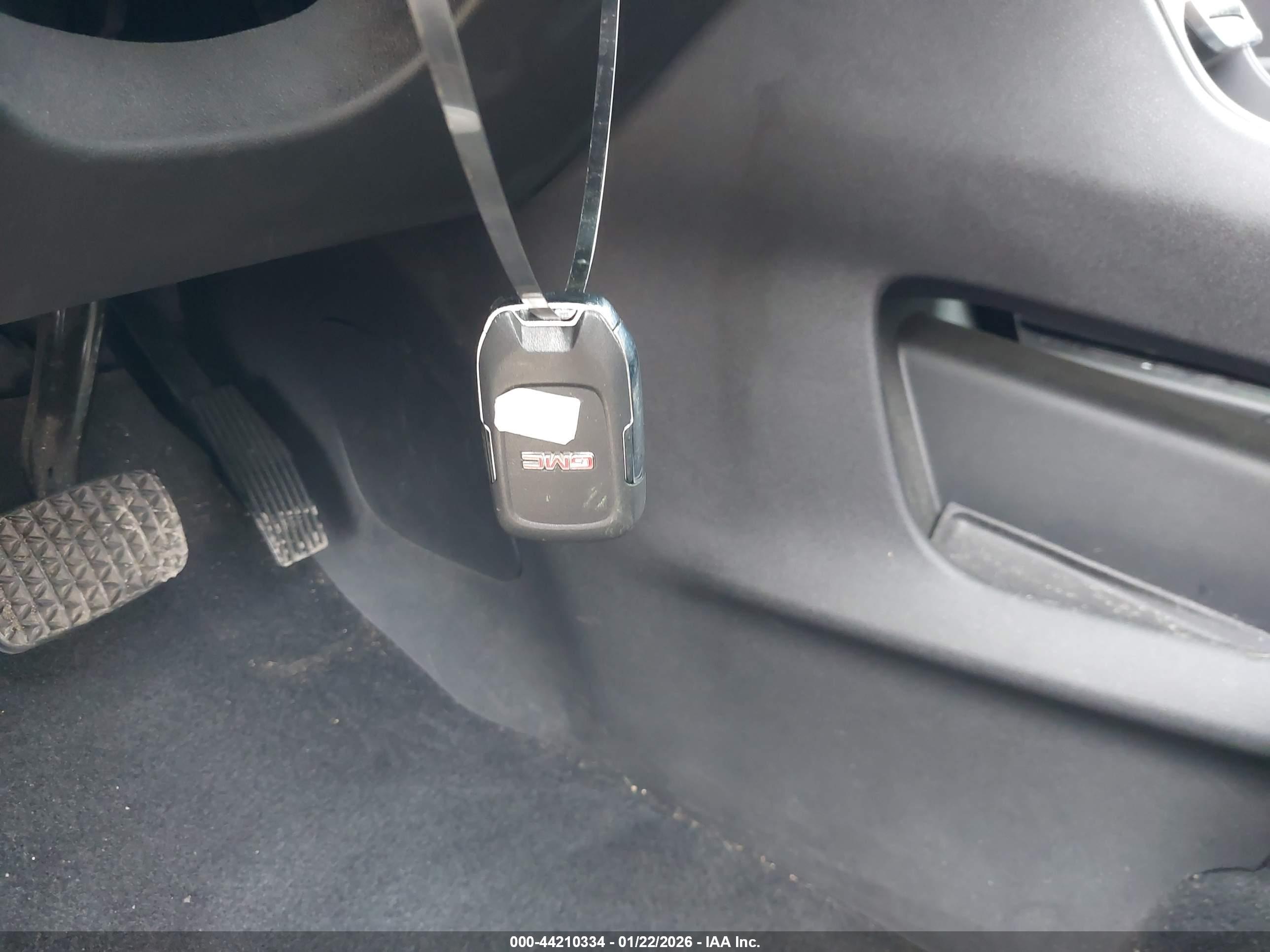 GMC TERRAIN image 11