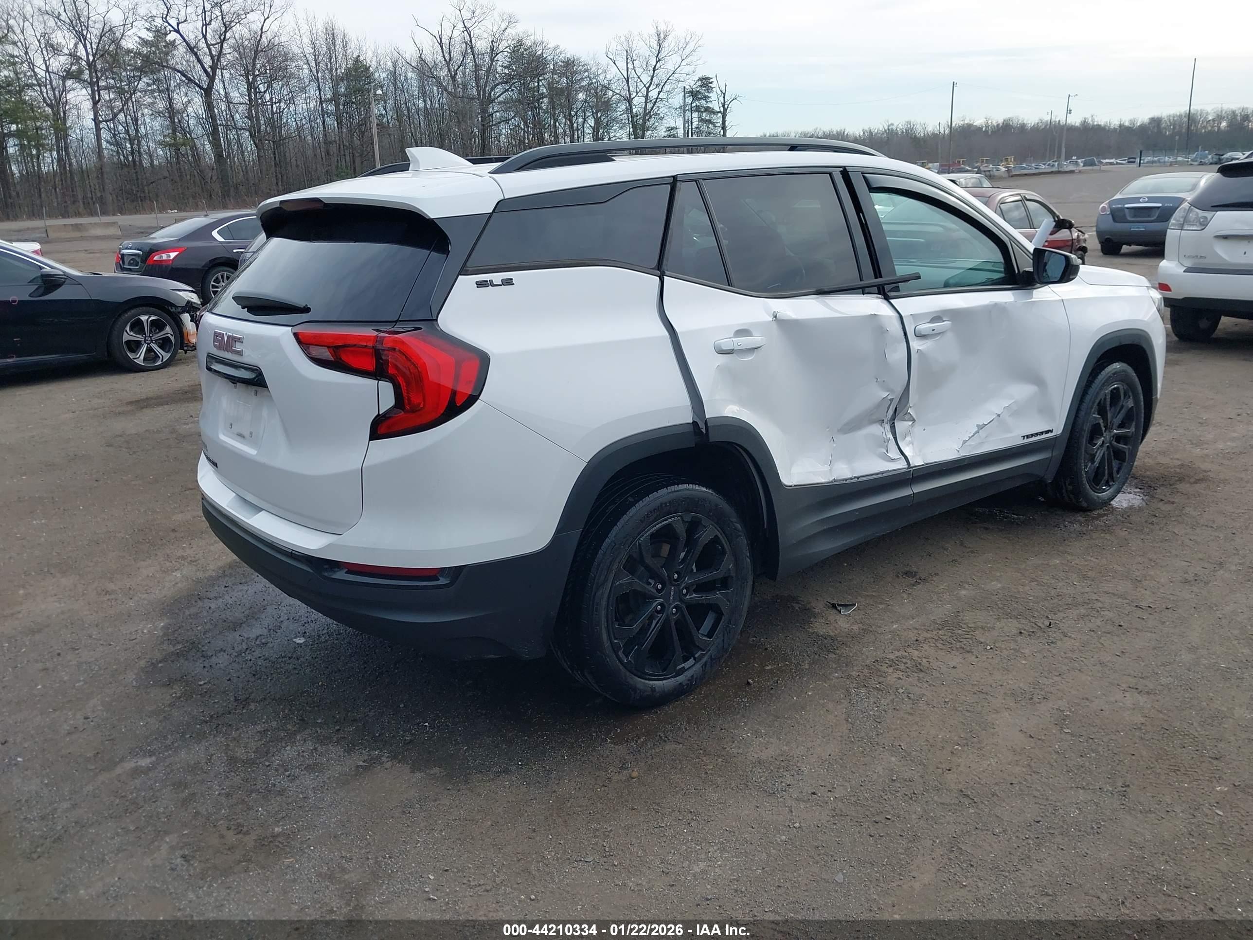 GMC TERRAIN image 4