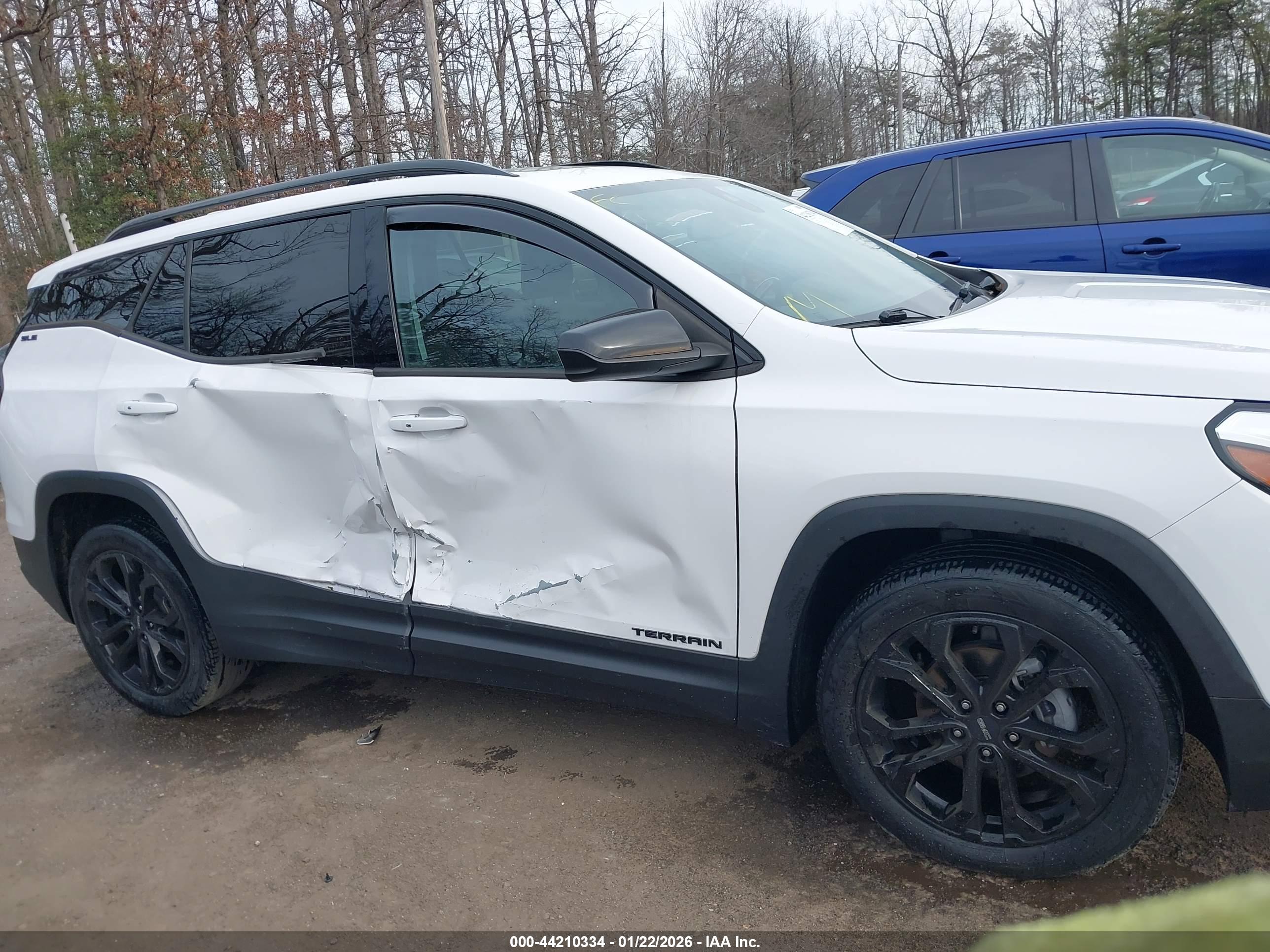GMC TERRAIN image 6