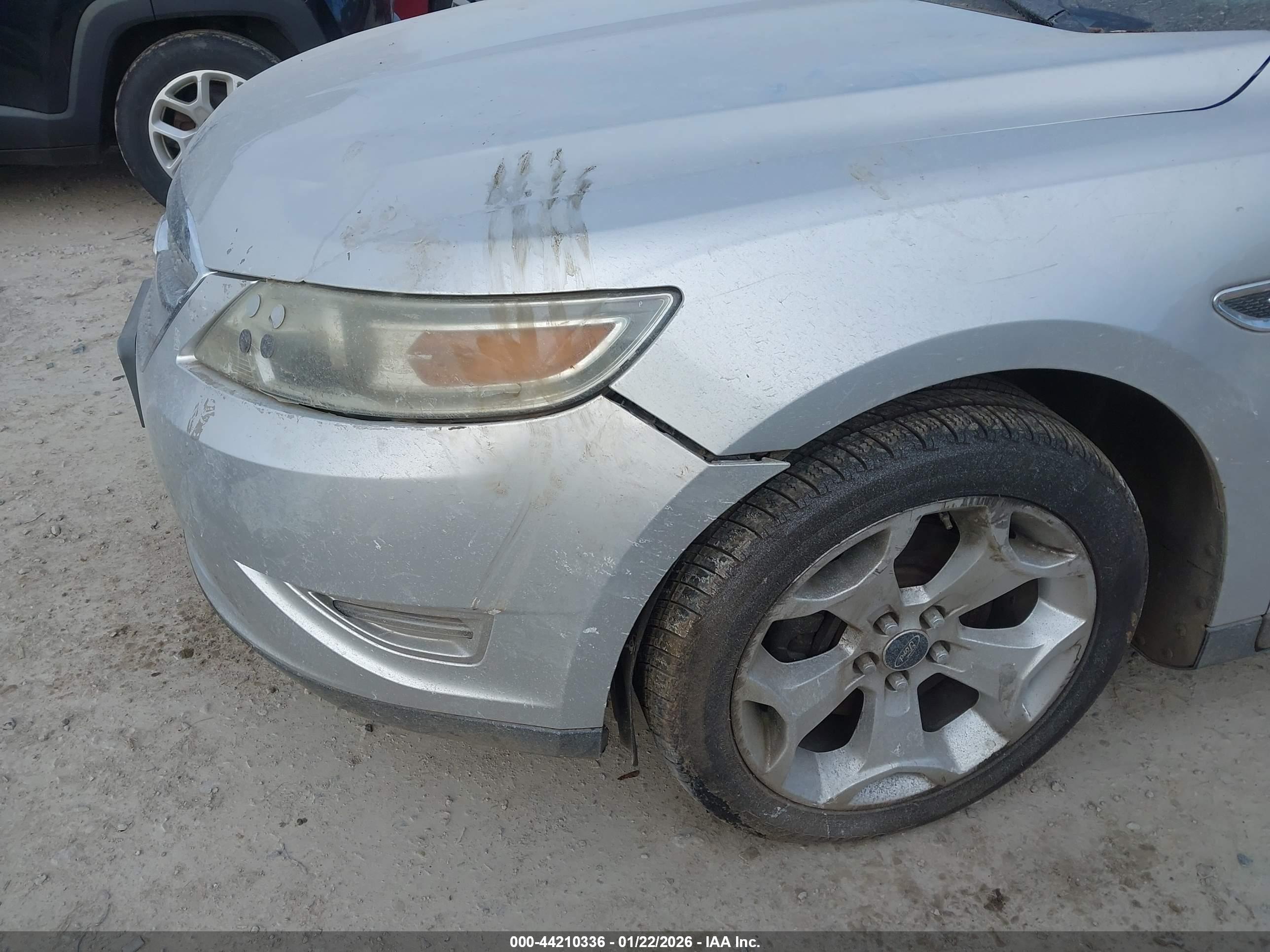 FORD TAURUS image 6
