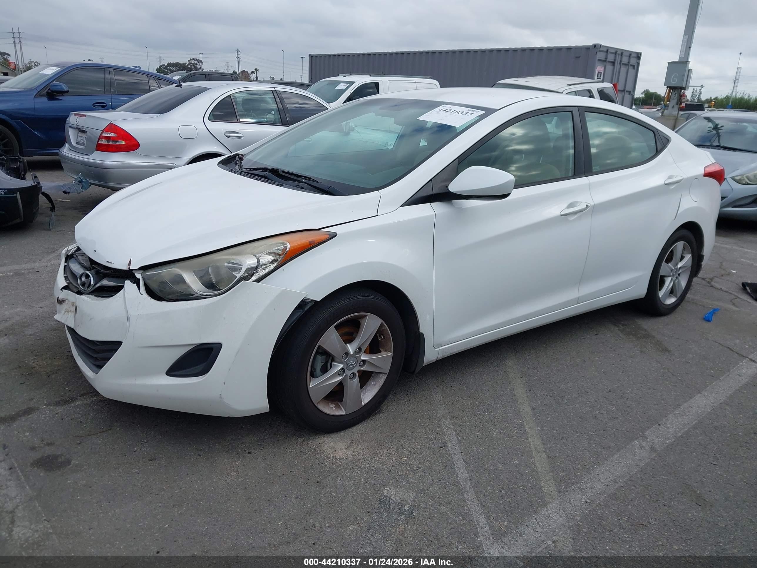 HYUNDAI ELANTRA image 2
