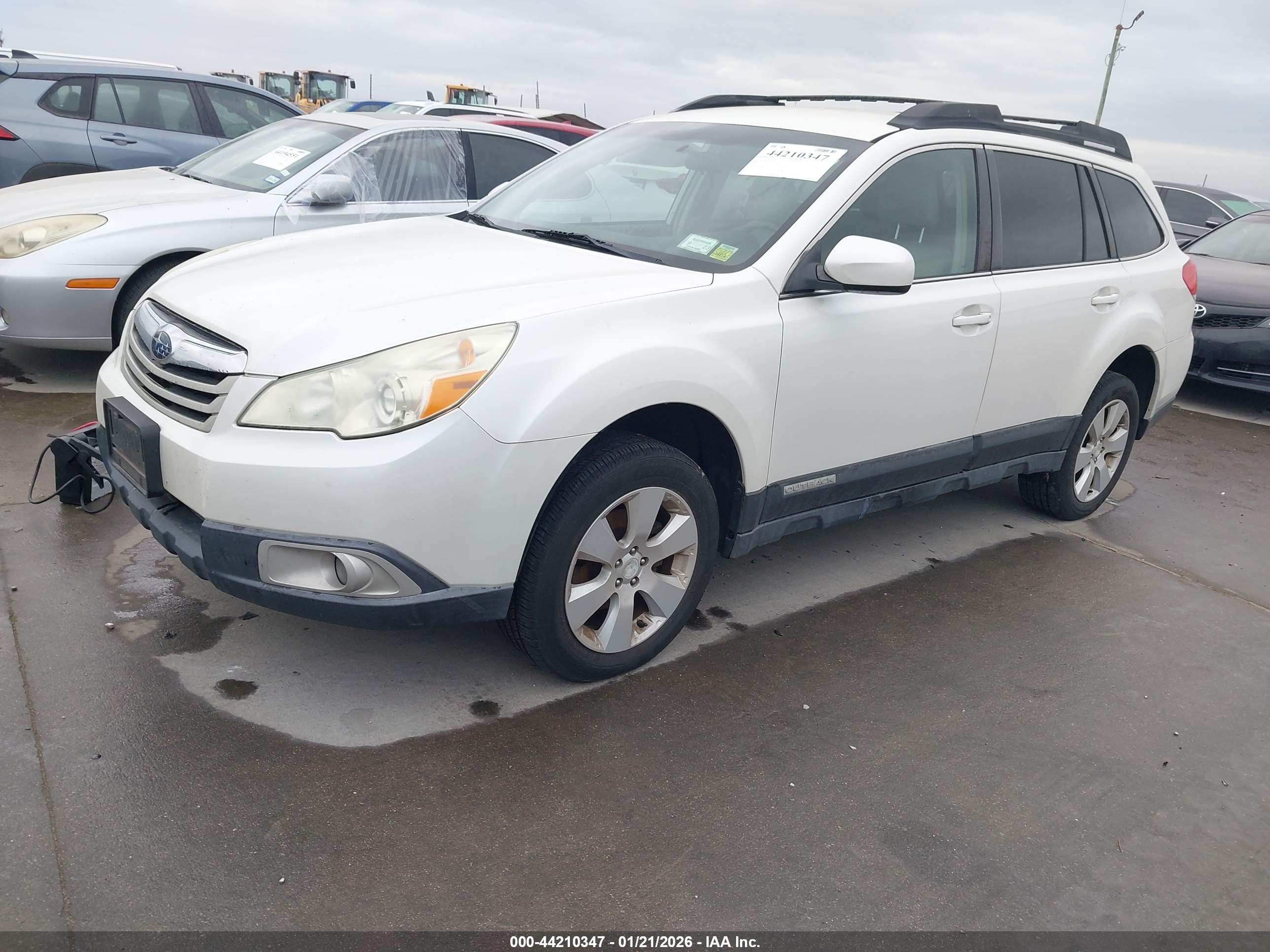 SUBARU OUTBACK image 2