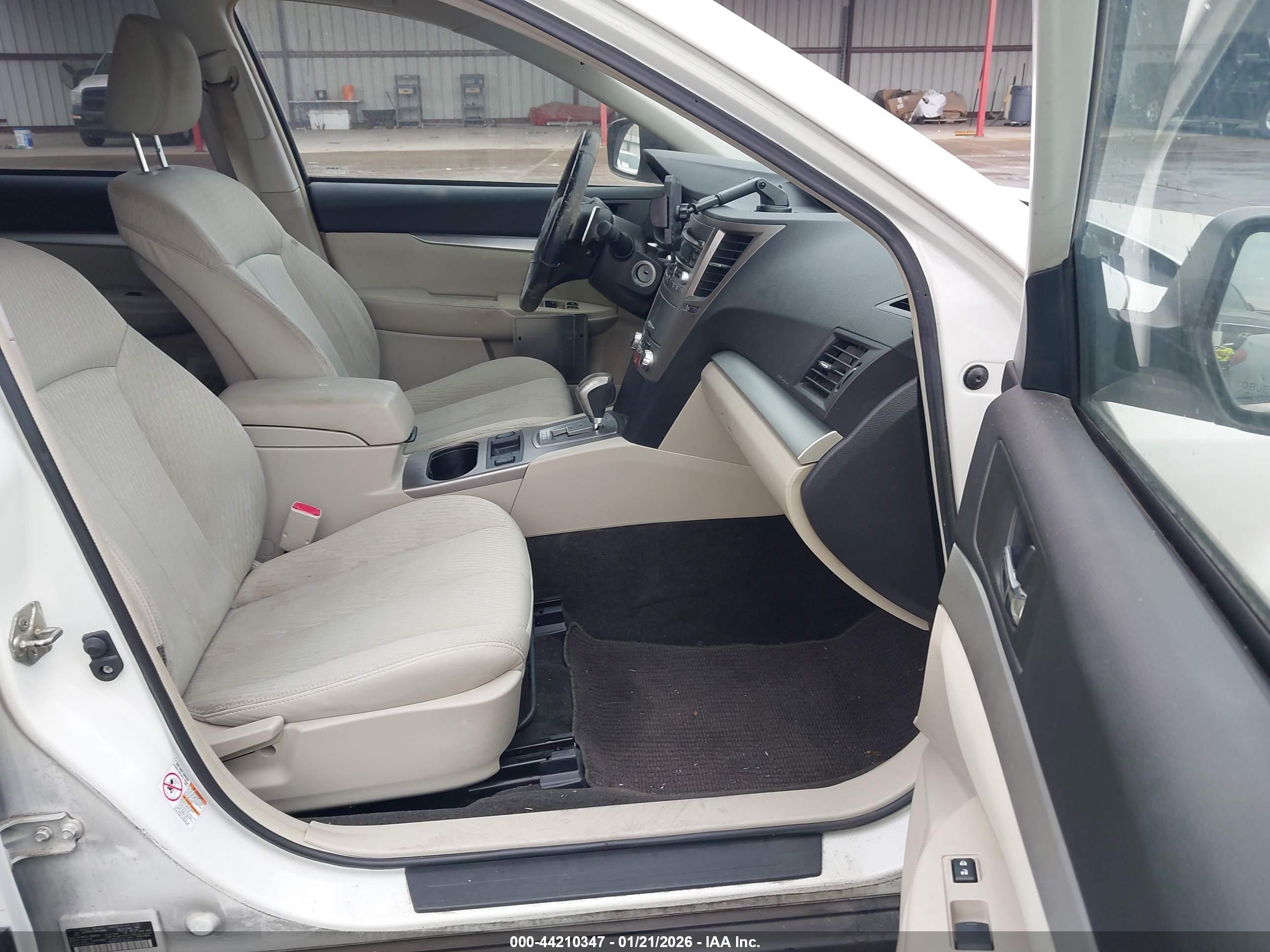 SUBARU OUTBACK image 5