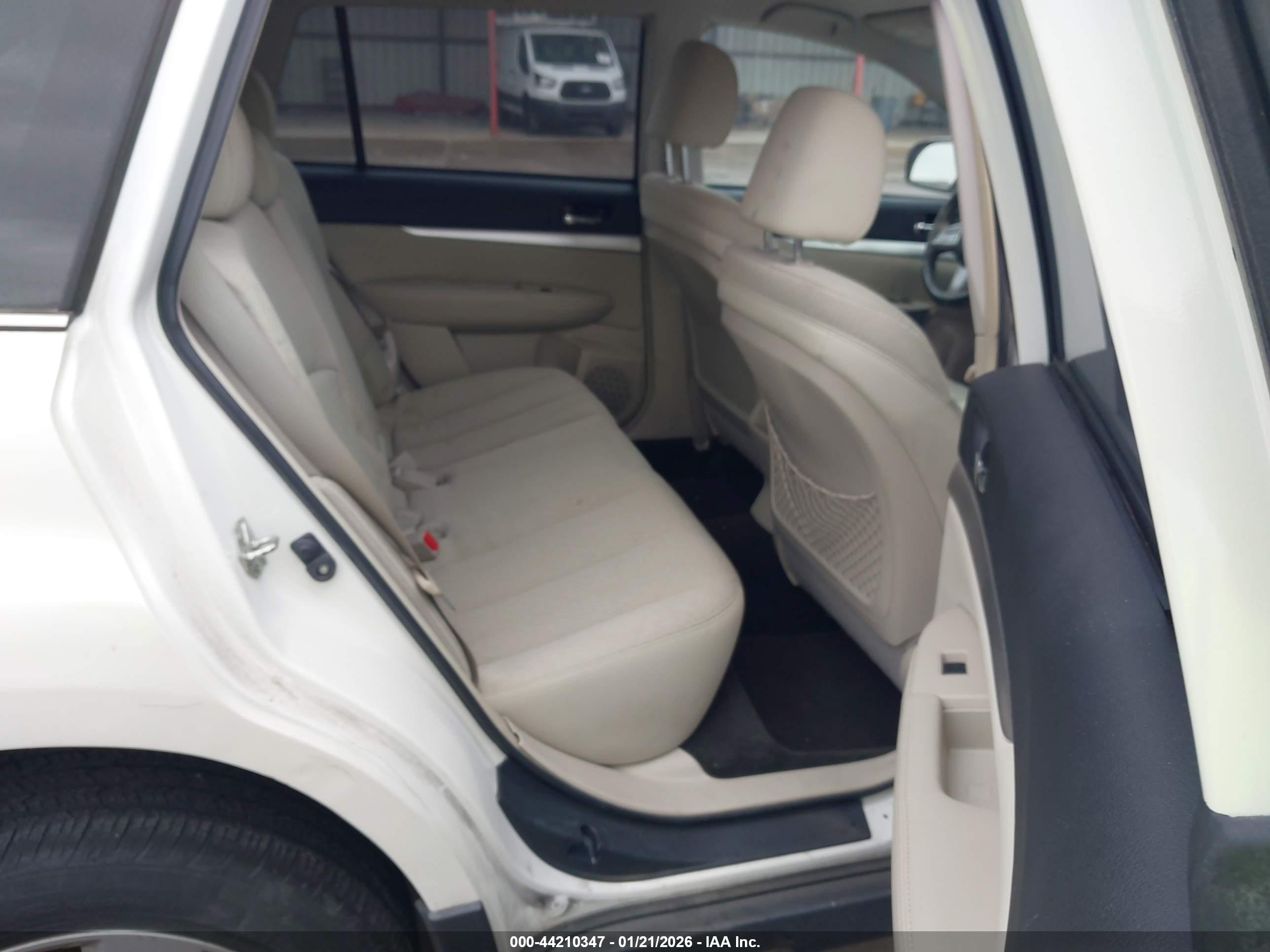 SUBARU OUTBACK image 8