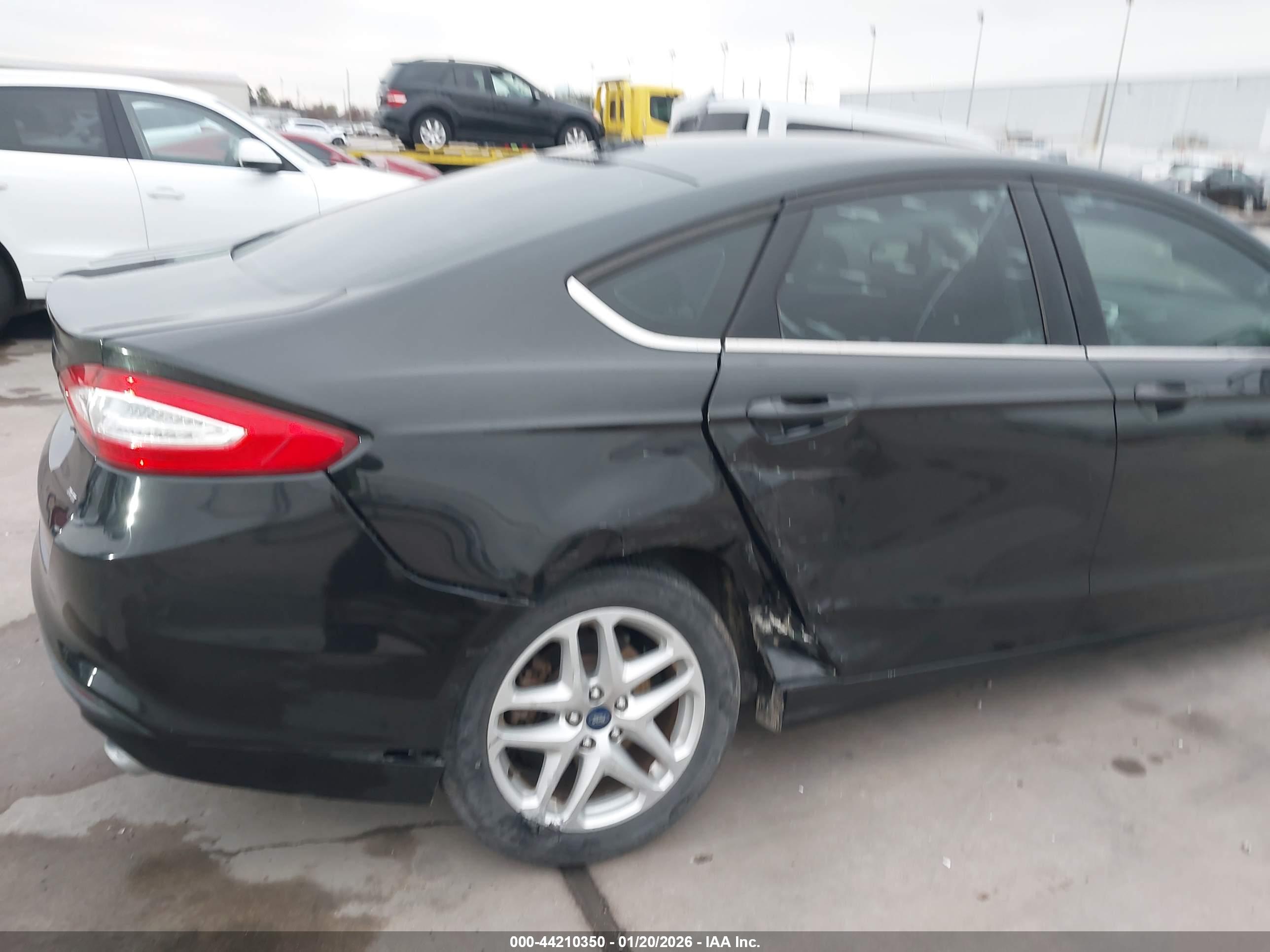 FORD FUSION image 6