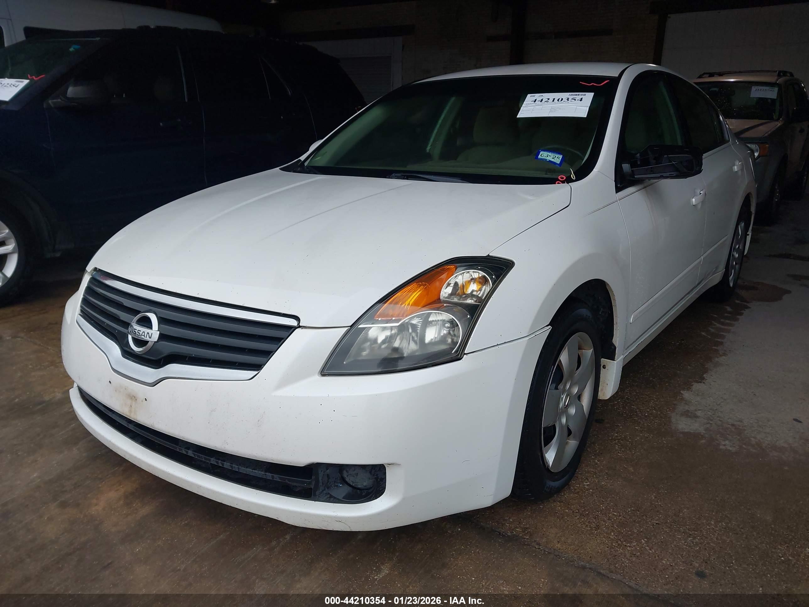 NISSAN ALTIMA image 2