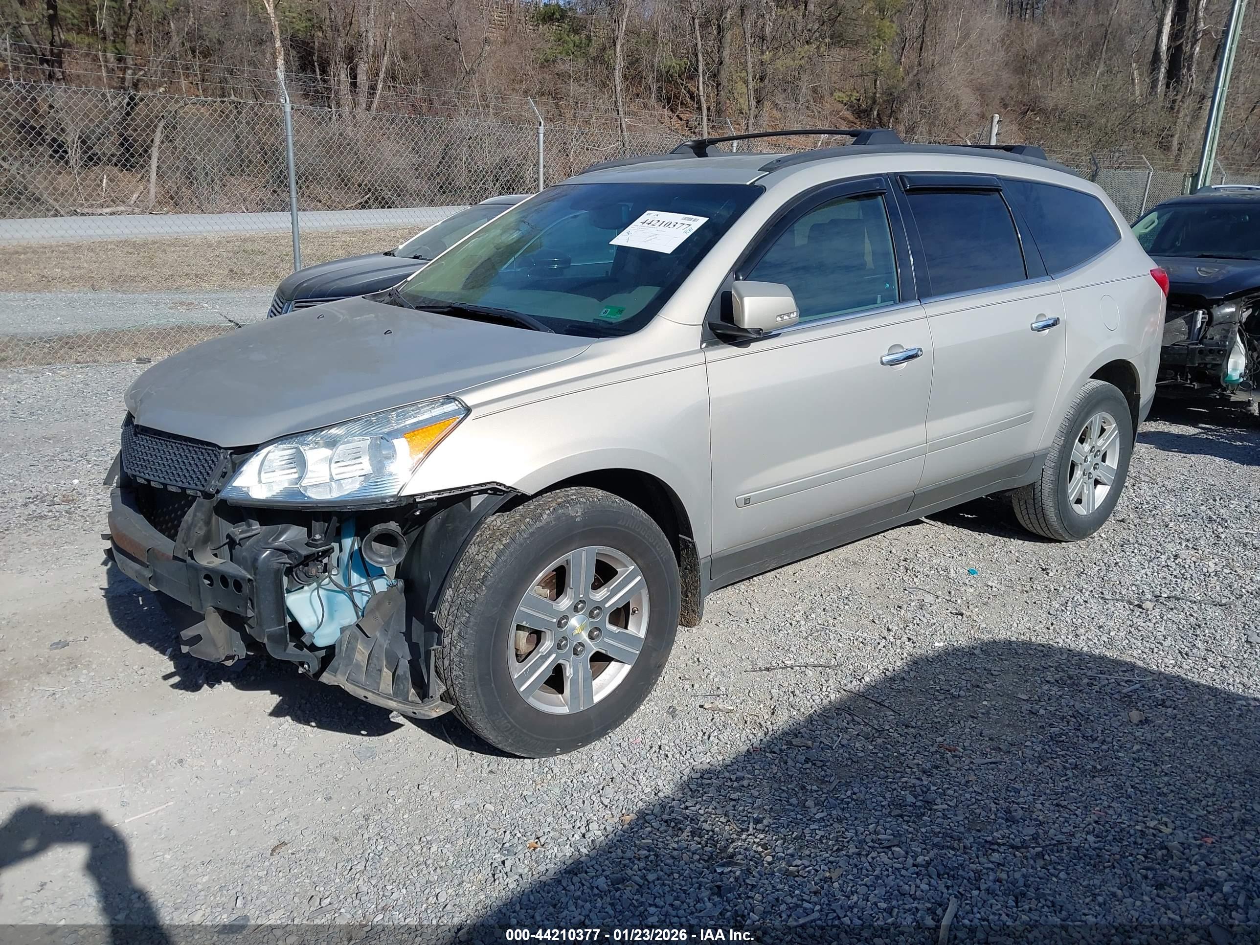 CHEVROLET TRAVERSE image 2